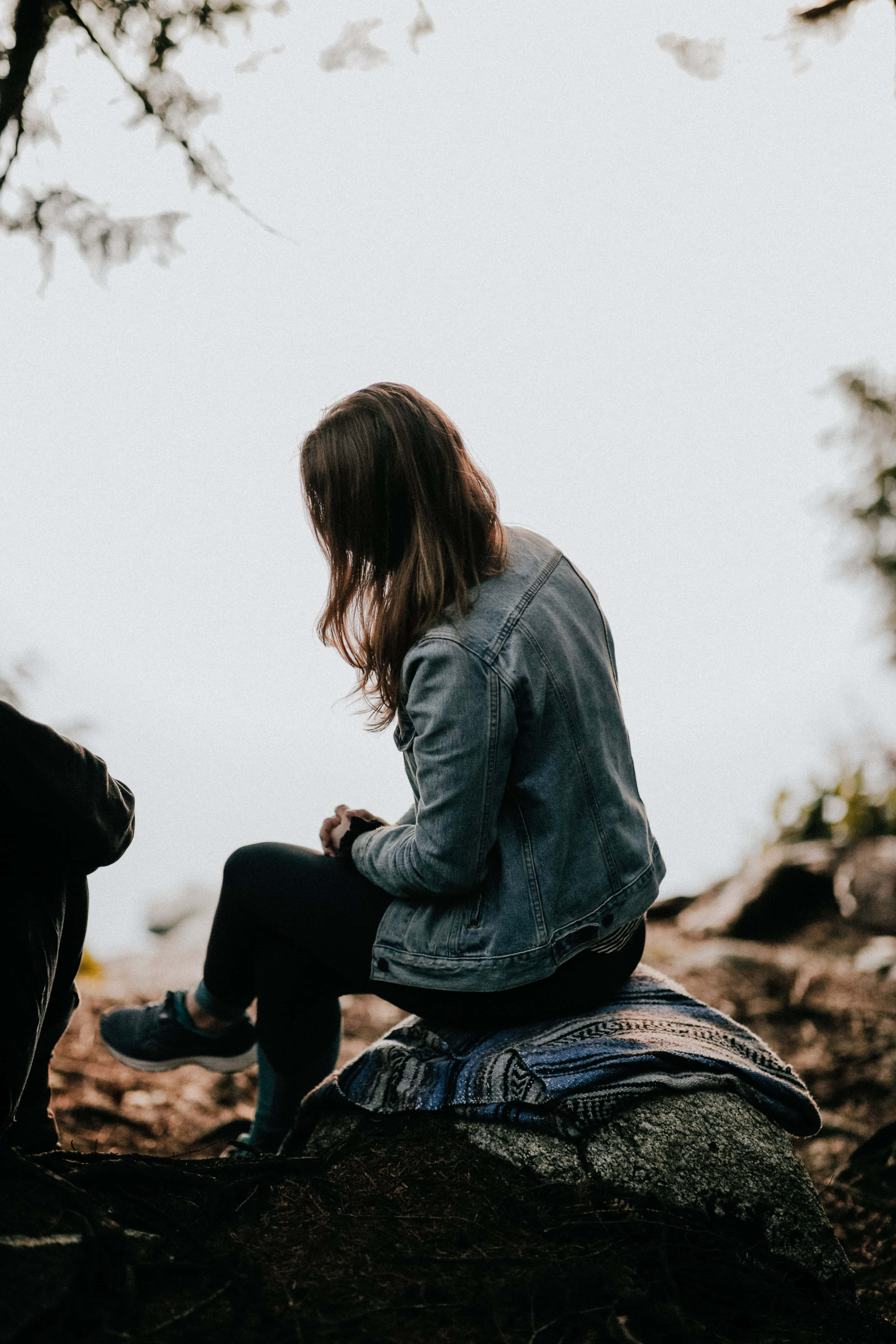 Mujer Soltera, denim jacket, rock, 5K Phone Wallpaper