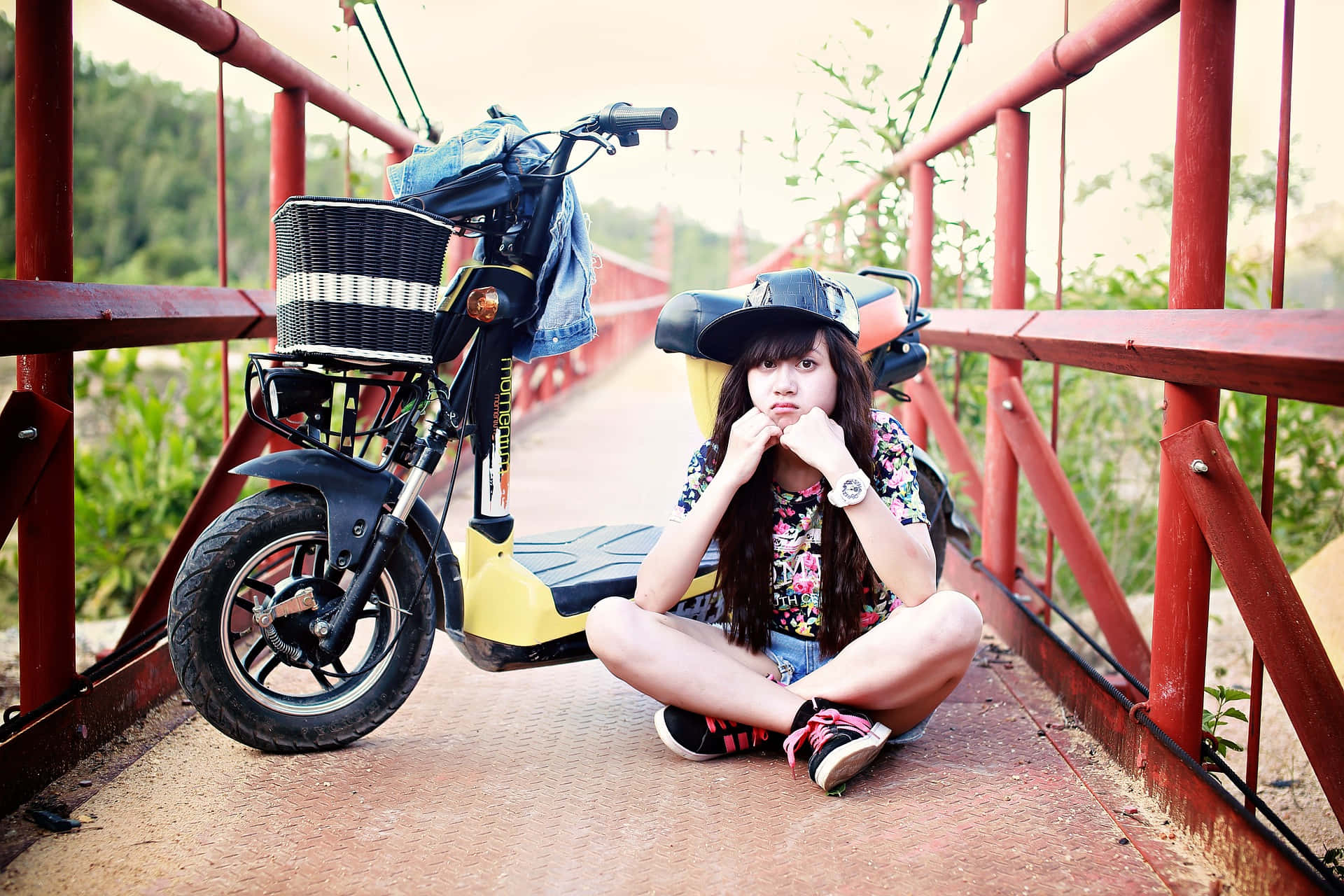 Mujer Soltera, yellow electric scooter, red metal bridge, Full HD Desktop Wallpaper