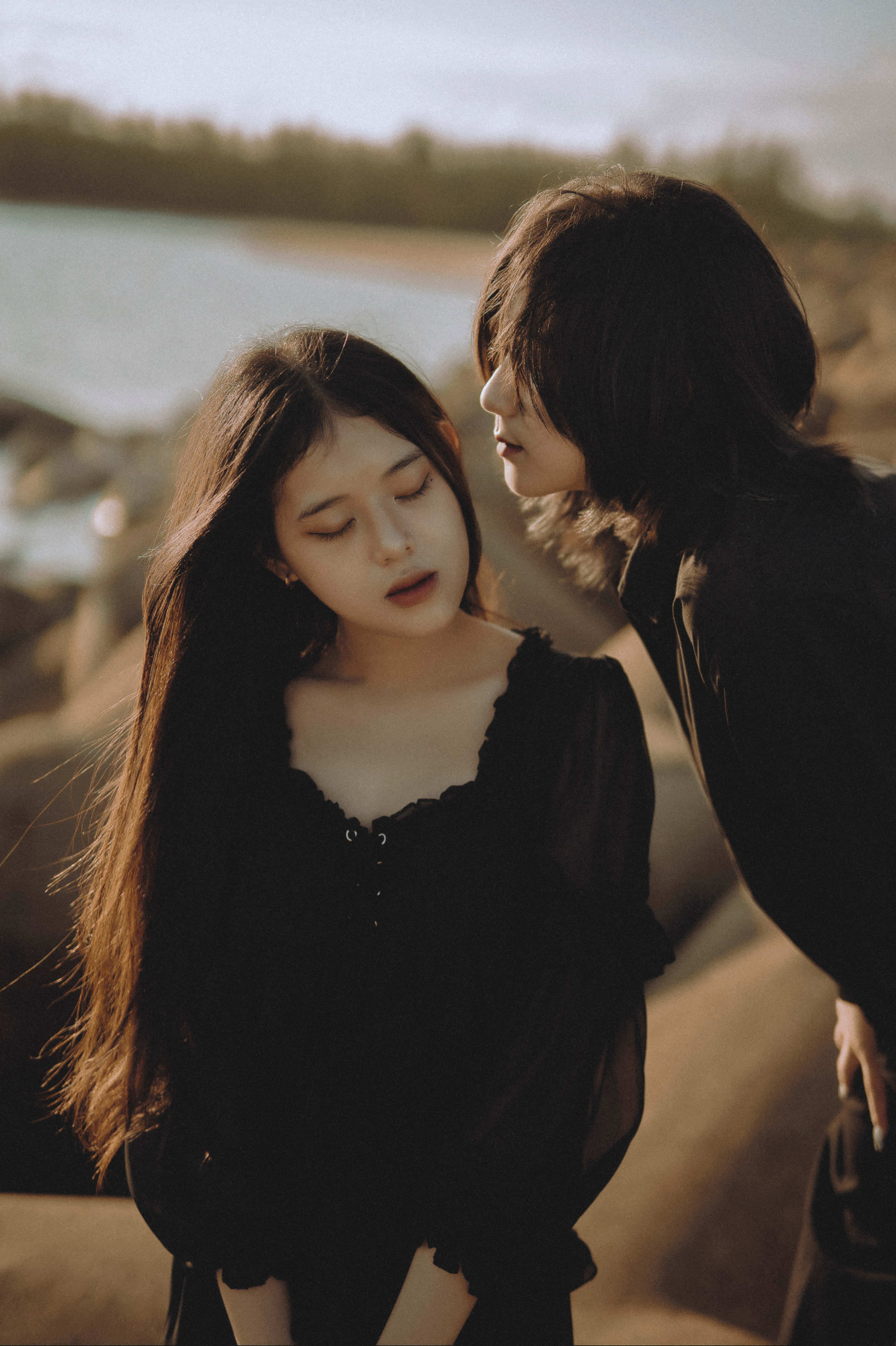 black attire, mujeres lesbianas, sunlit lakeside, 5K Phone Wallpaper