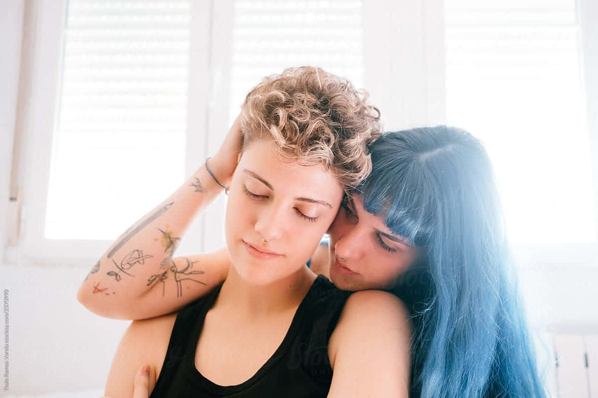 Mujeres Lesbianas, curly hair, tattoos, SD Desktop Wallpaper