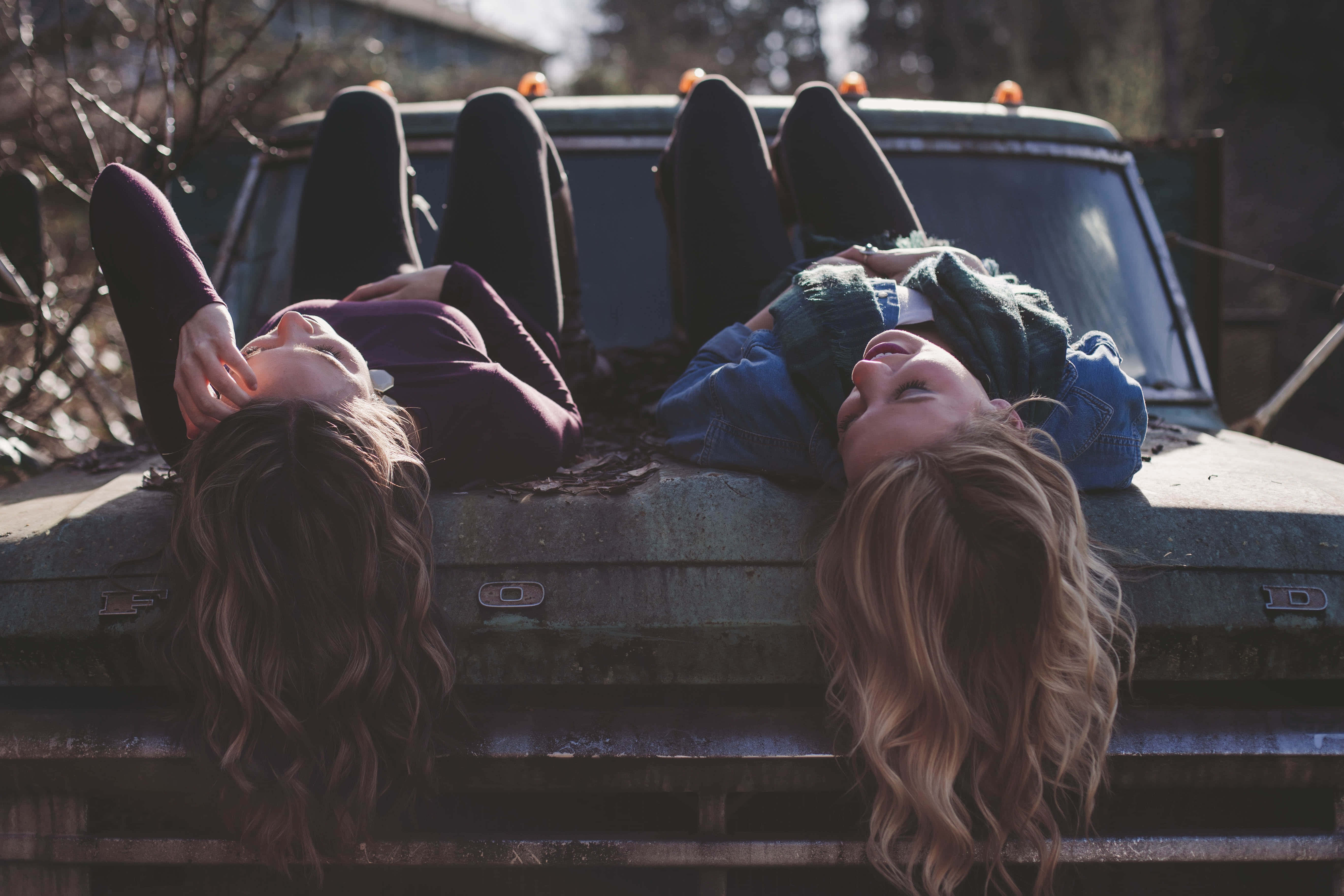 Mujeres Lesbianas, pickup truck, rusty bed, 5K Desktop Wallpaper