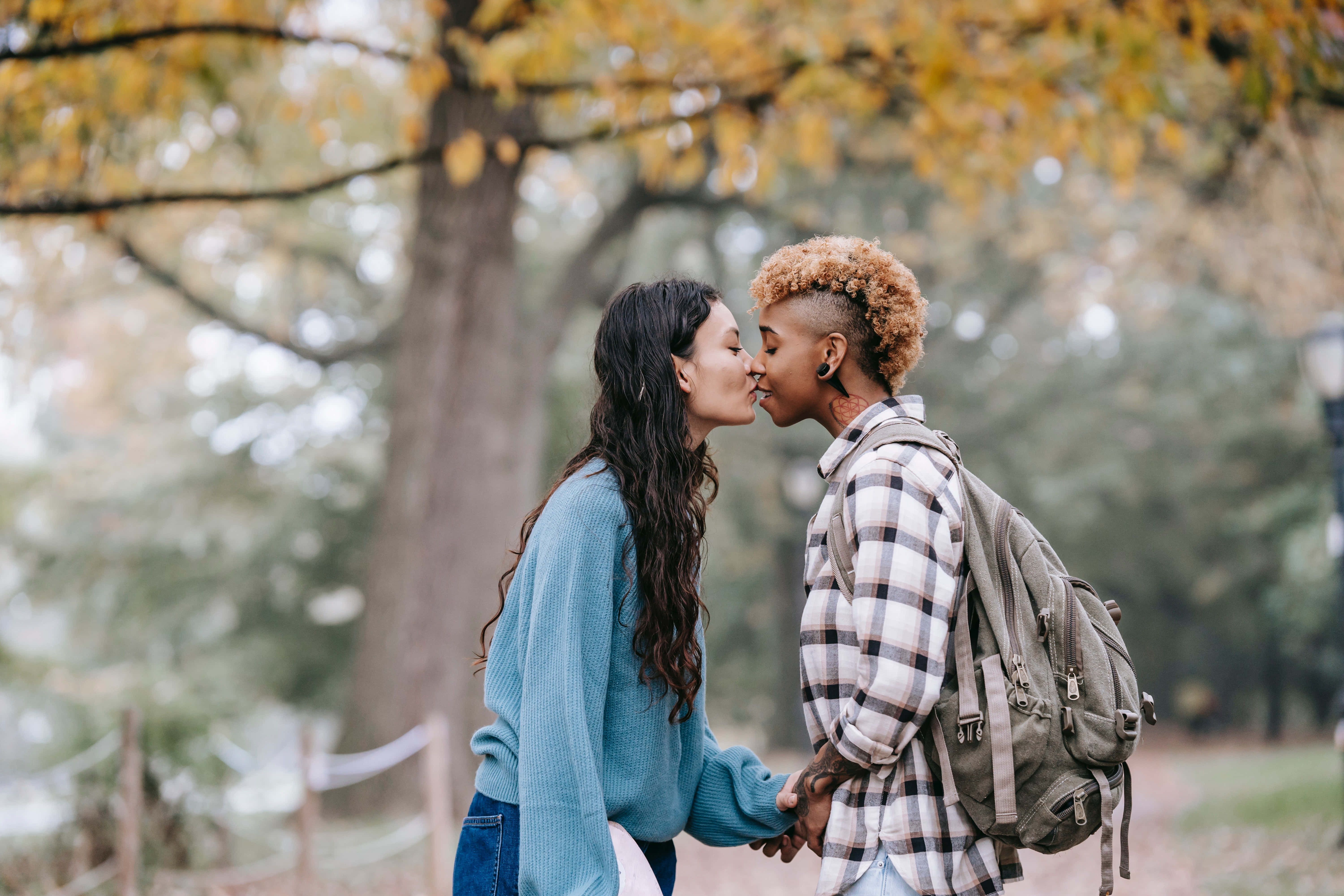 Mujeres Lesbianas, golden autumn trees, serene park setting, 5K Desktop Wallpaper