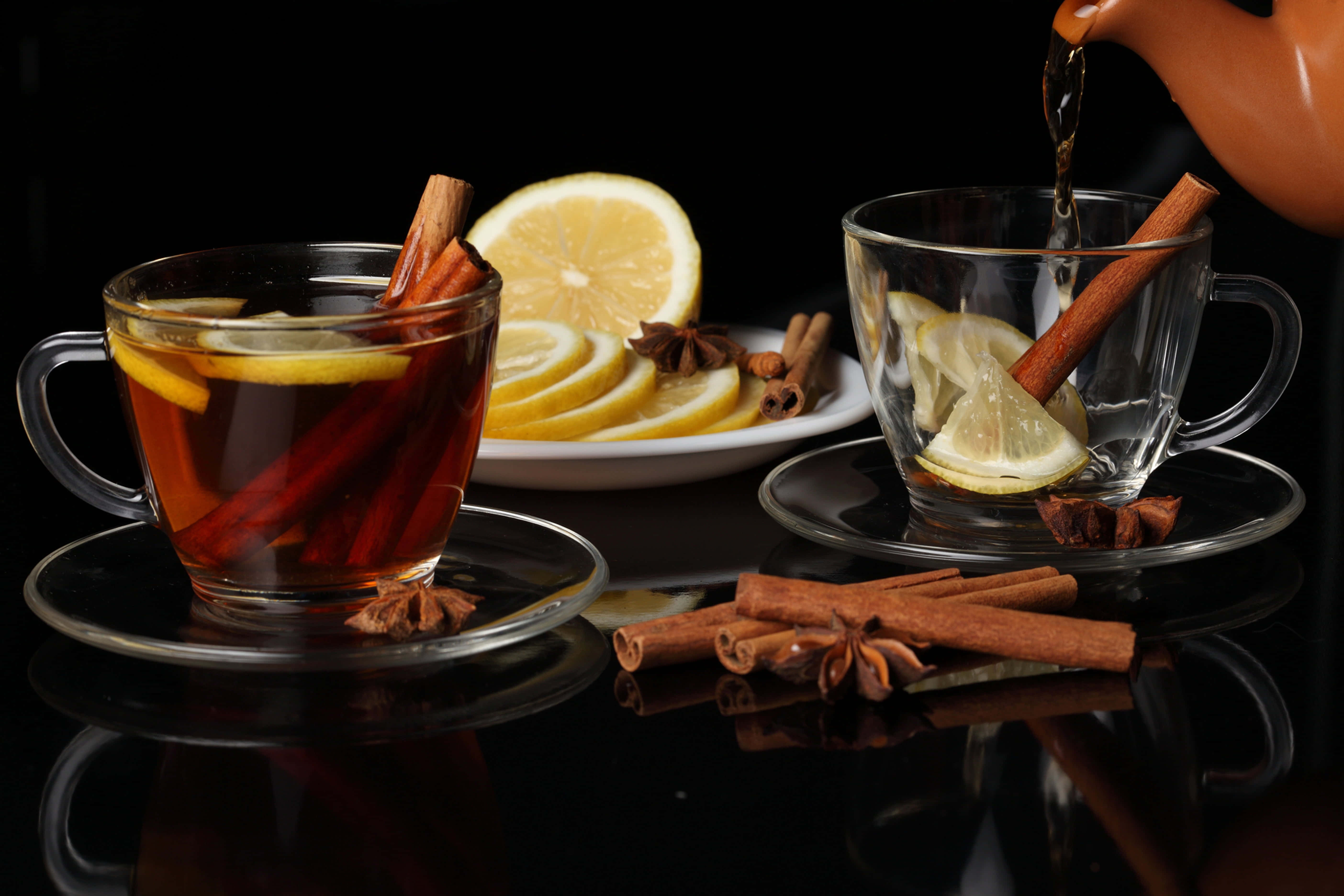 Mulled Wine, terracotta kettle, glass mugs, 5K Desktop Wallpaper