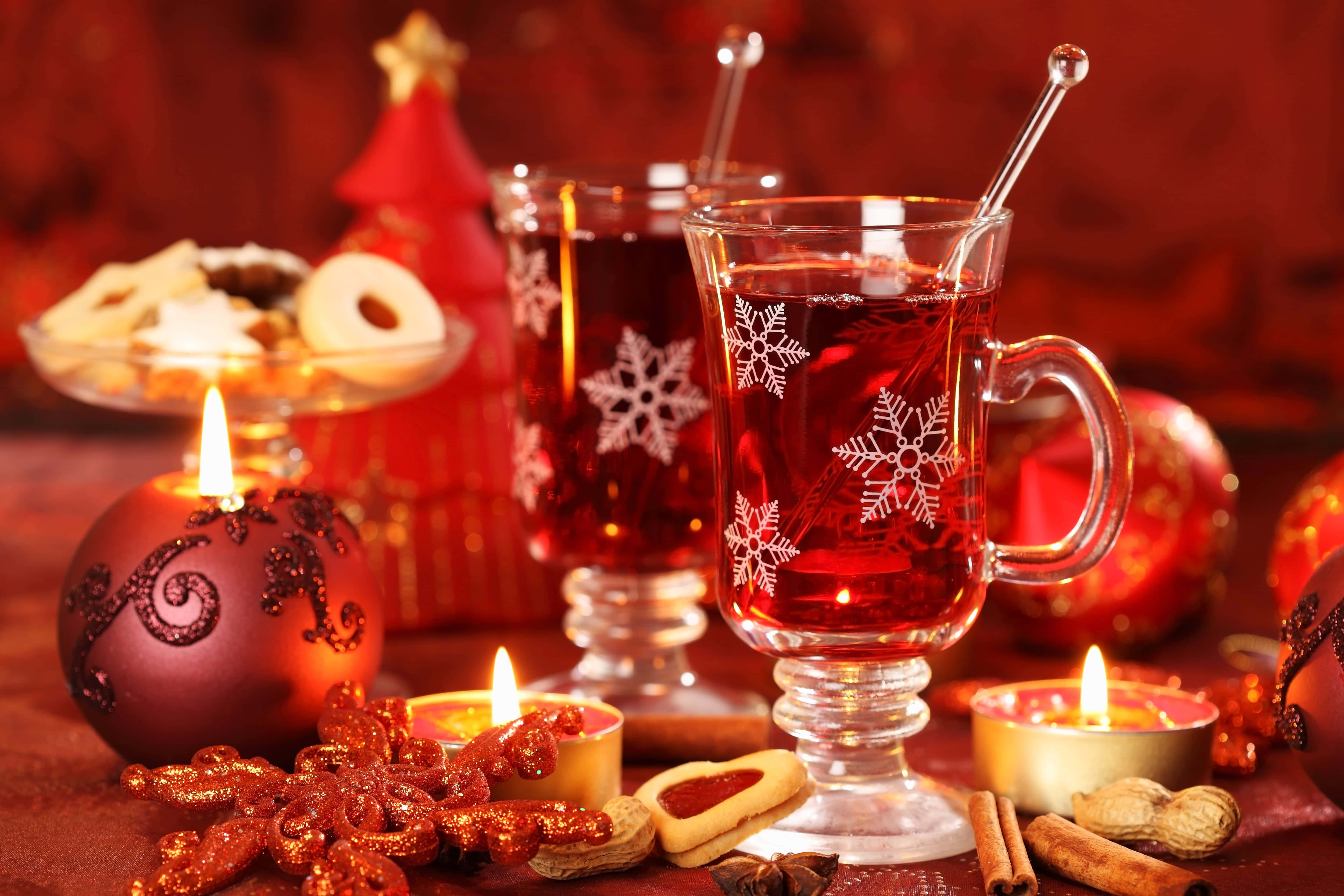 Mulled Wine 5000, snowflake mugs, lit candles, 4K Desktop Wallpaper