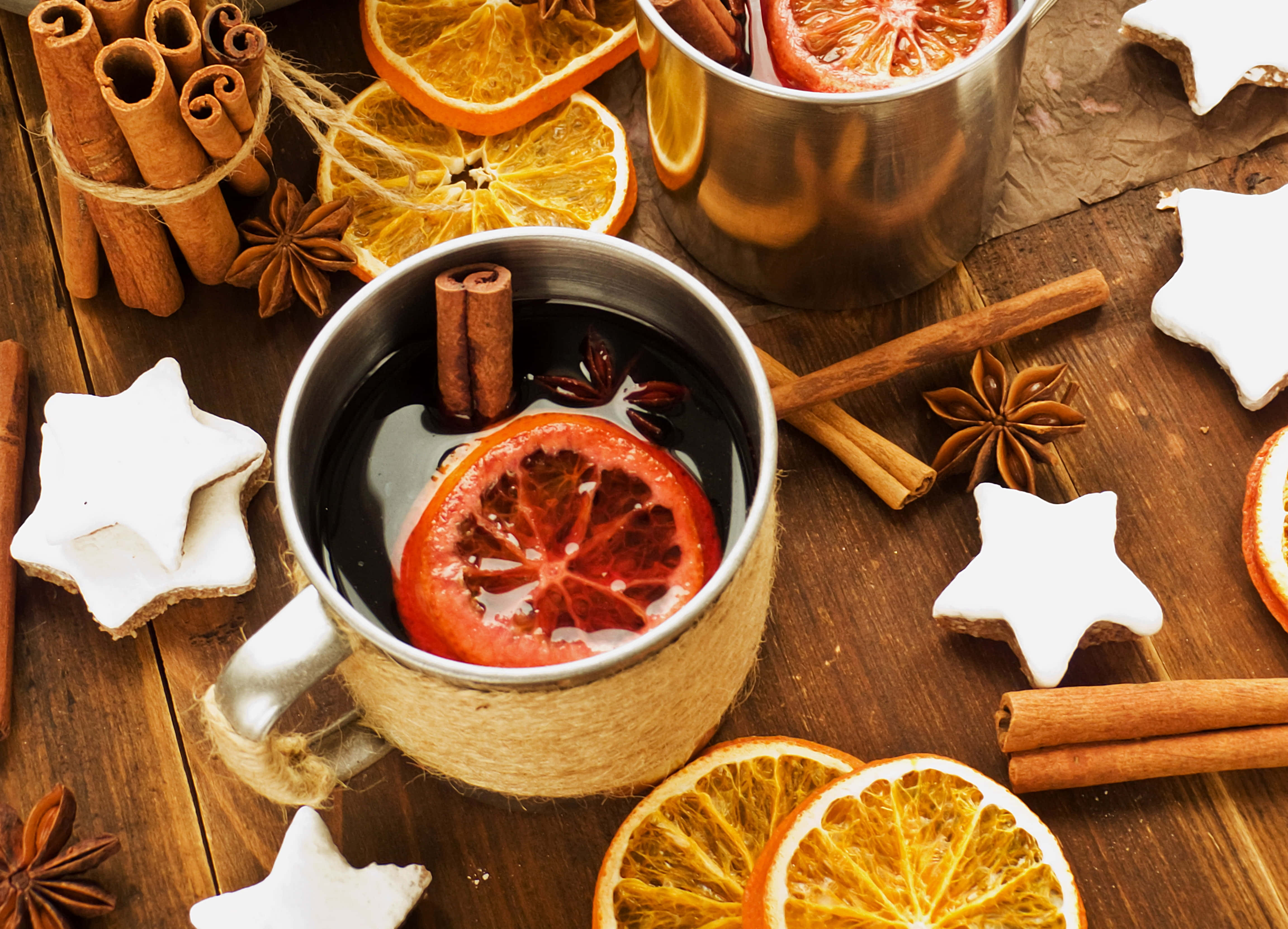 Mulled Wine, rustic wooden table, orange slice, 4K Desktop Wallpaper