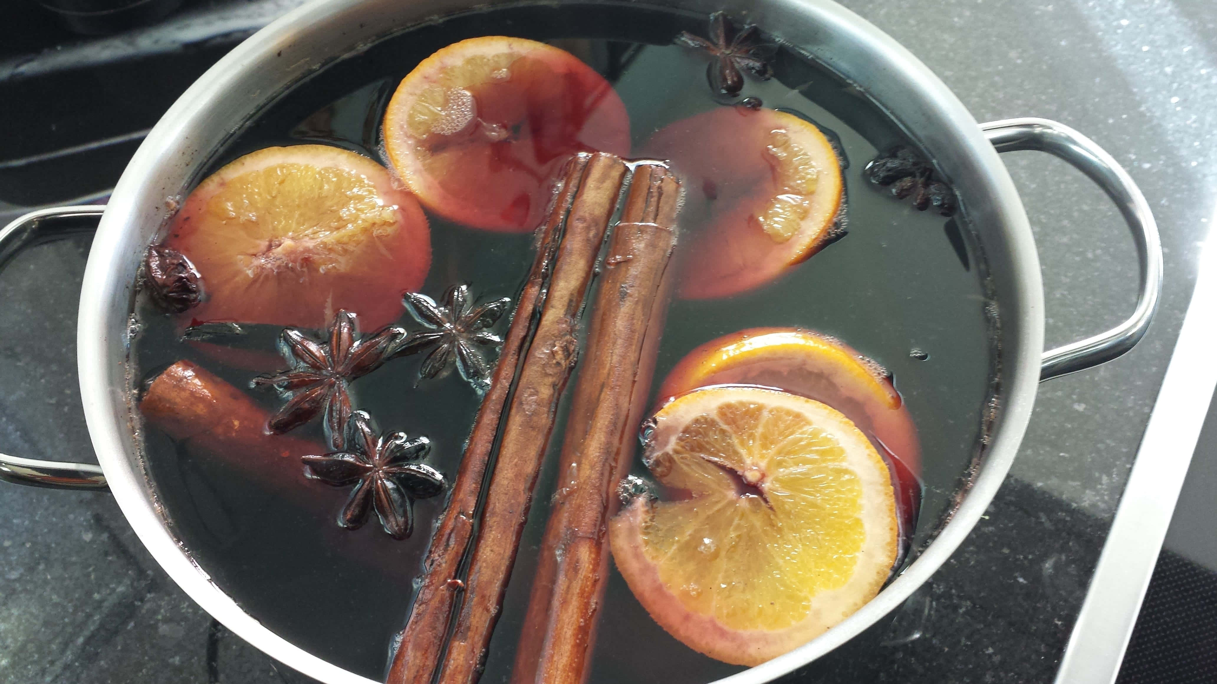 mulled wine, silver pot, stovetop, 4K Desktop Wallpaper