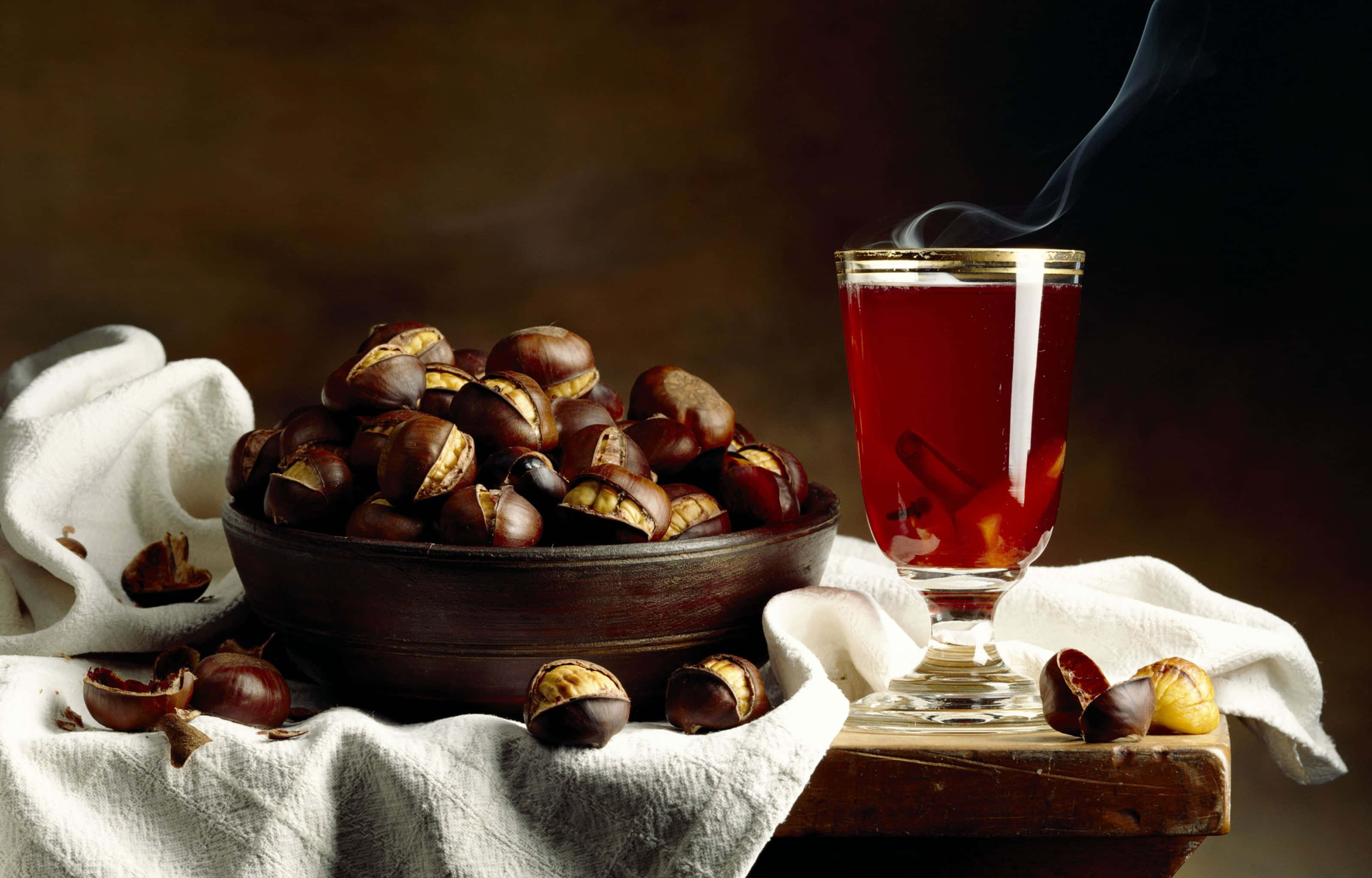 Mulled Wine, wooden bowl, roasted chestnuts, 2K Desktop Wallpaper