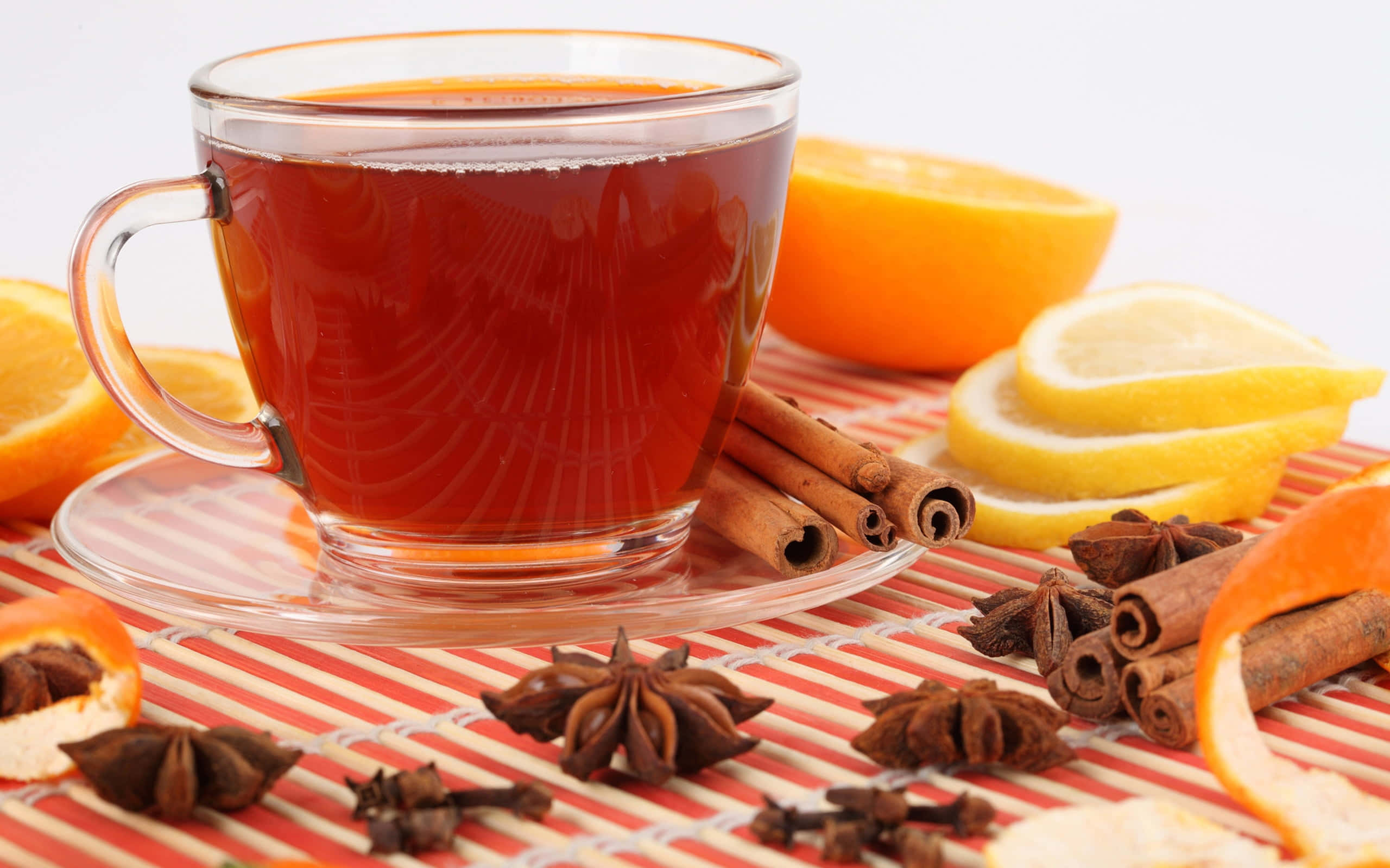 Mulled Wine, clear glass cup, striped mat, 2K Desktop Wallpaper