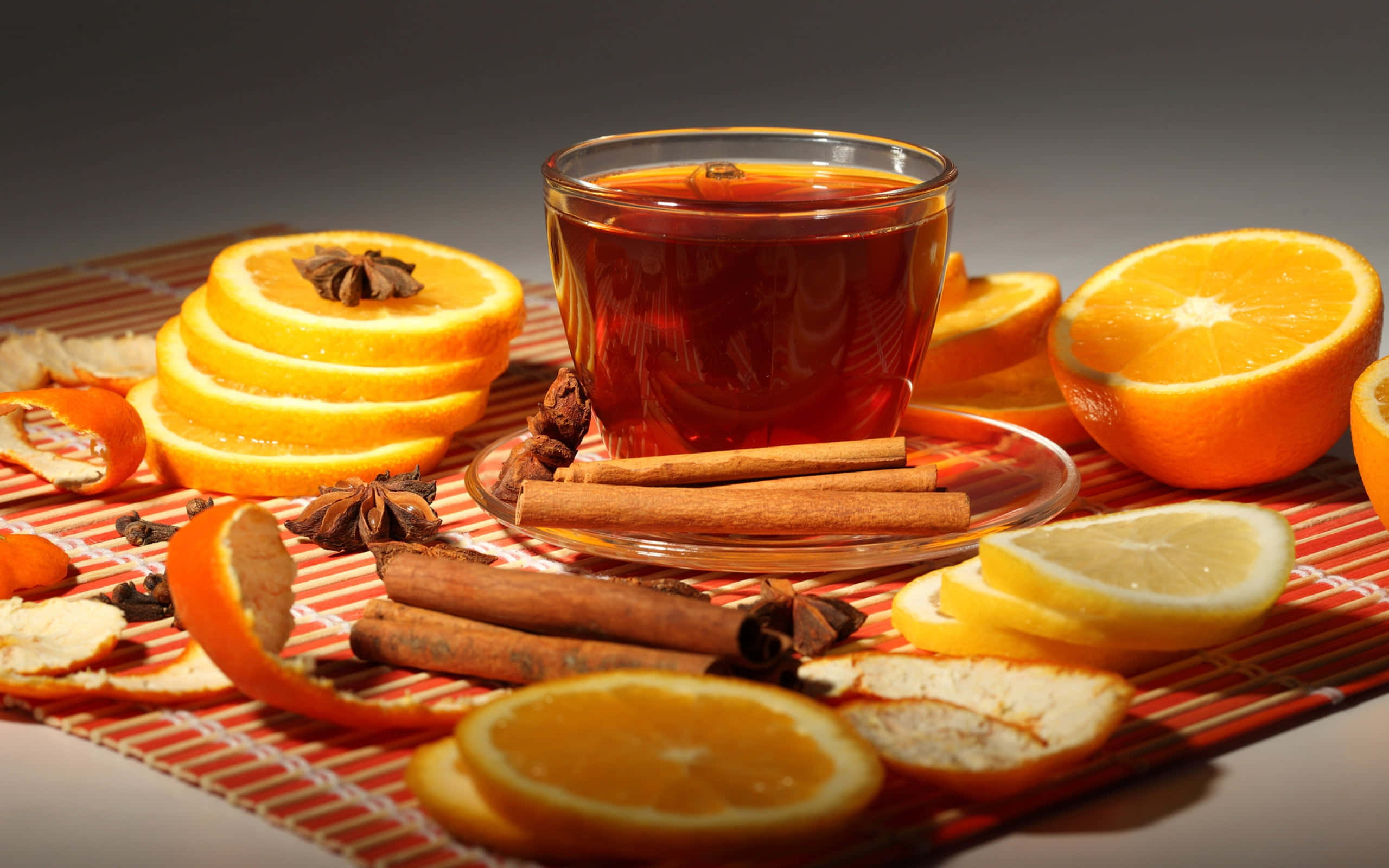 Mulled Wine, red striped mat, citrus slices, 2K Desktop Wallpaper