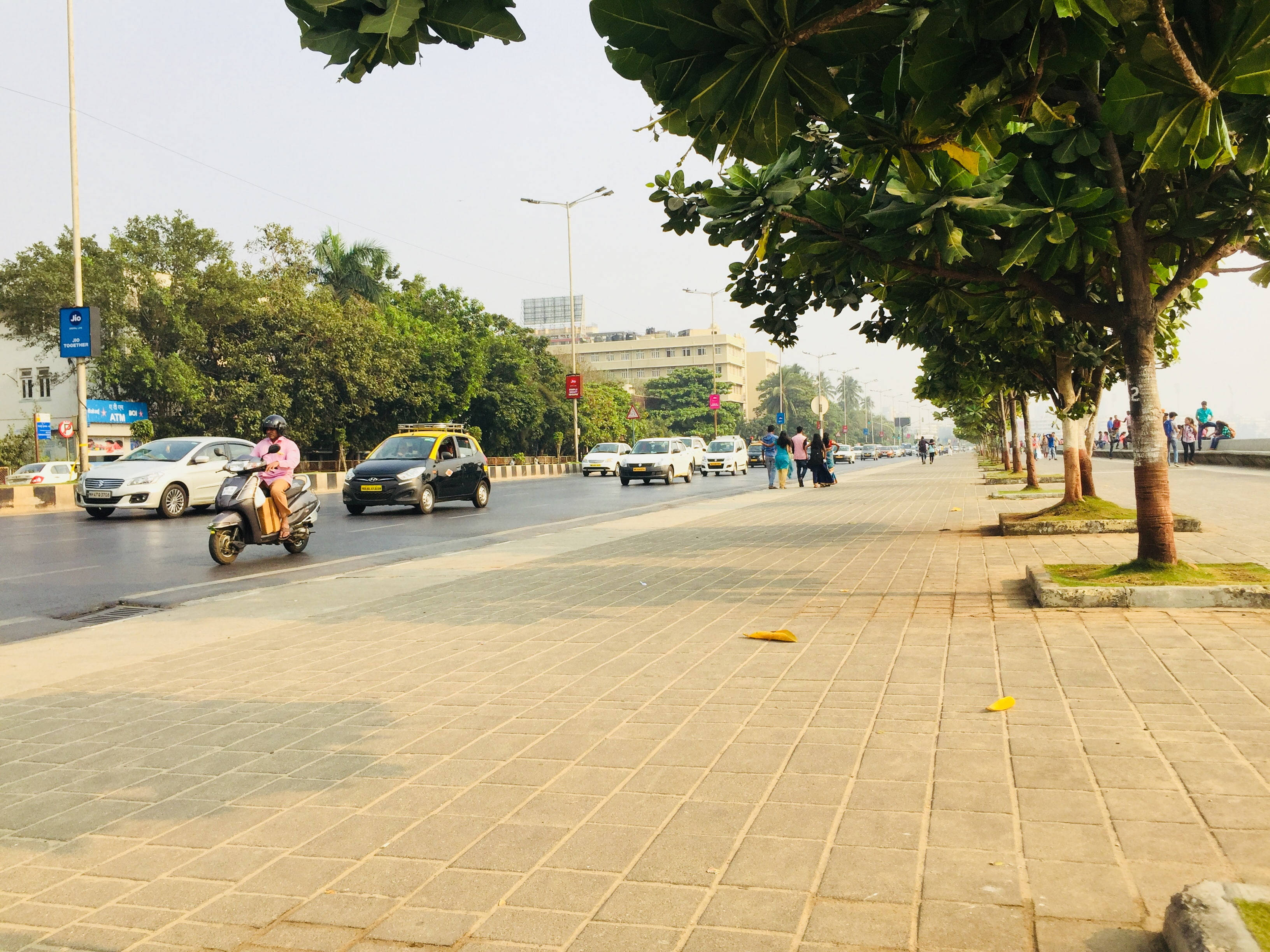 Mumbai, city, roadside park, 2K Desktop Wallpaper
