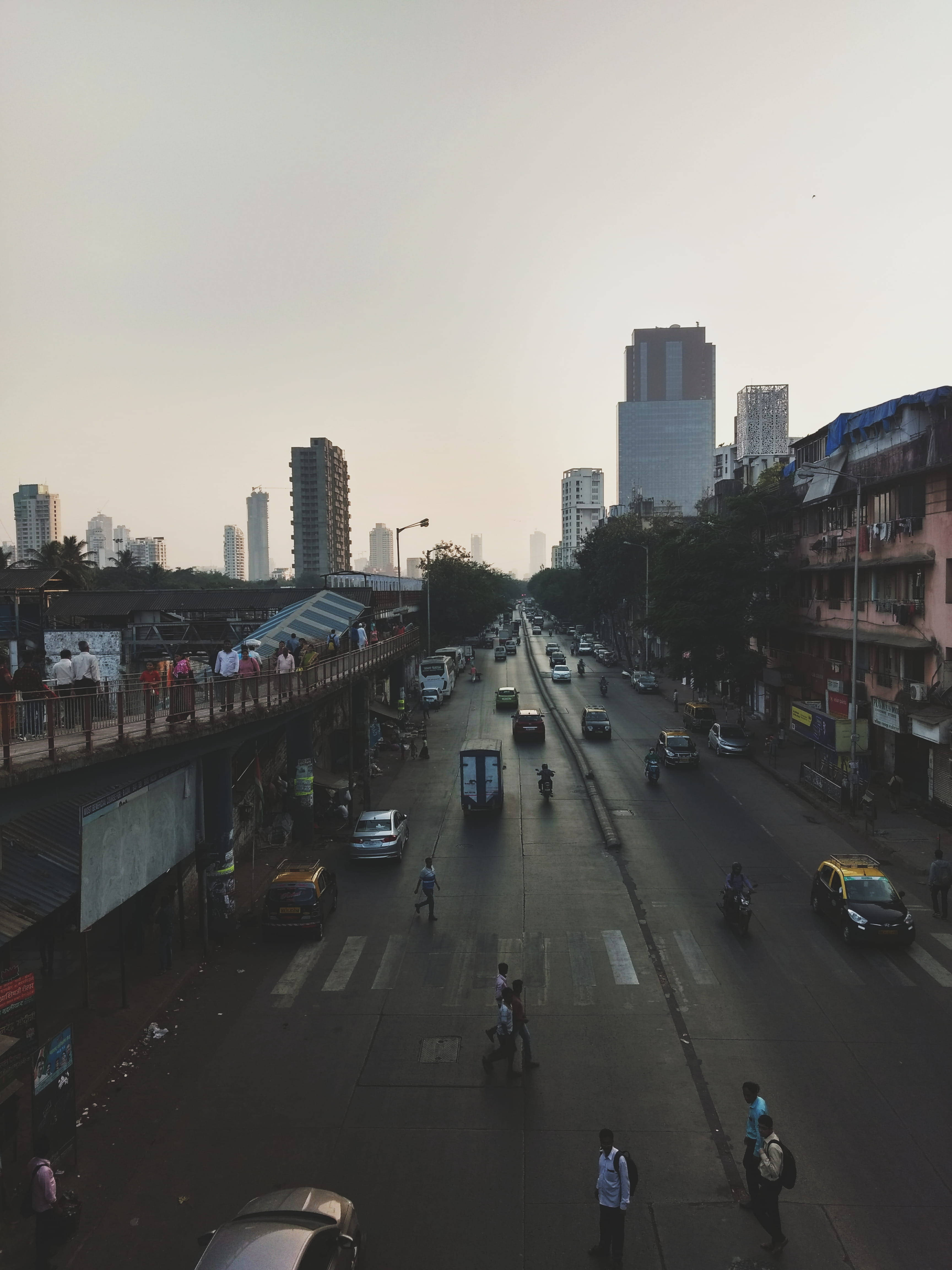 Mumbai, busy streets, dusk, 4K Phone Wallpaper