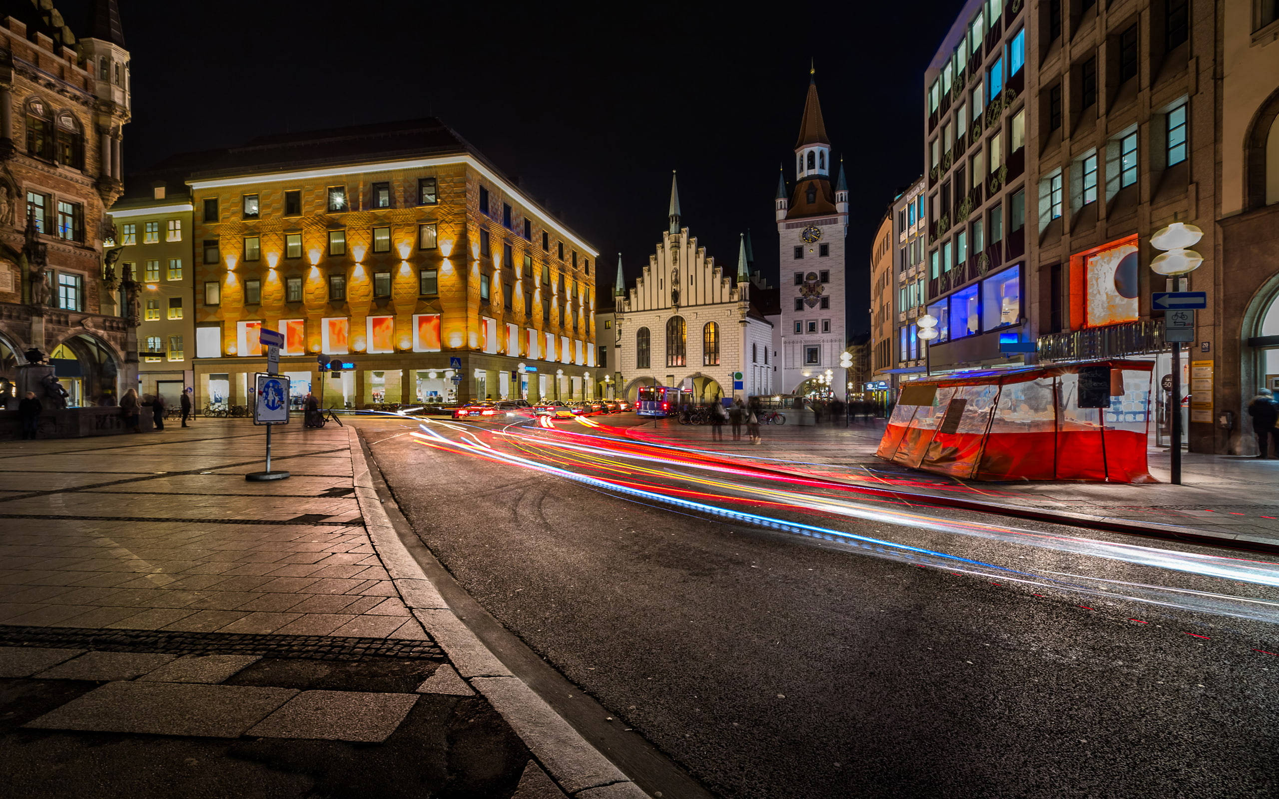 Munich, Old Town Street, night cityscape, 2K Desktop Wallpaper