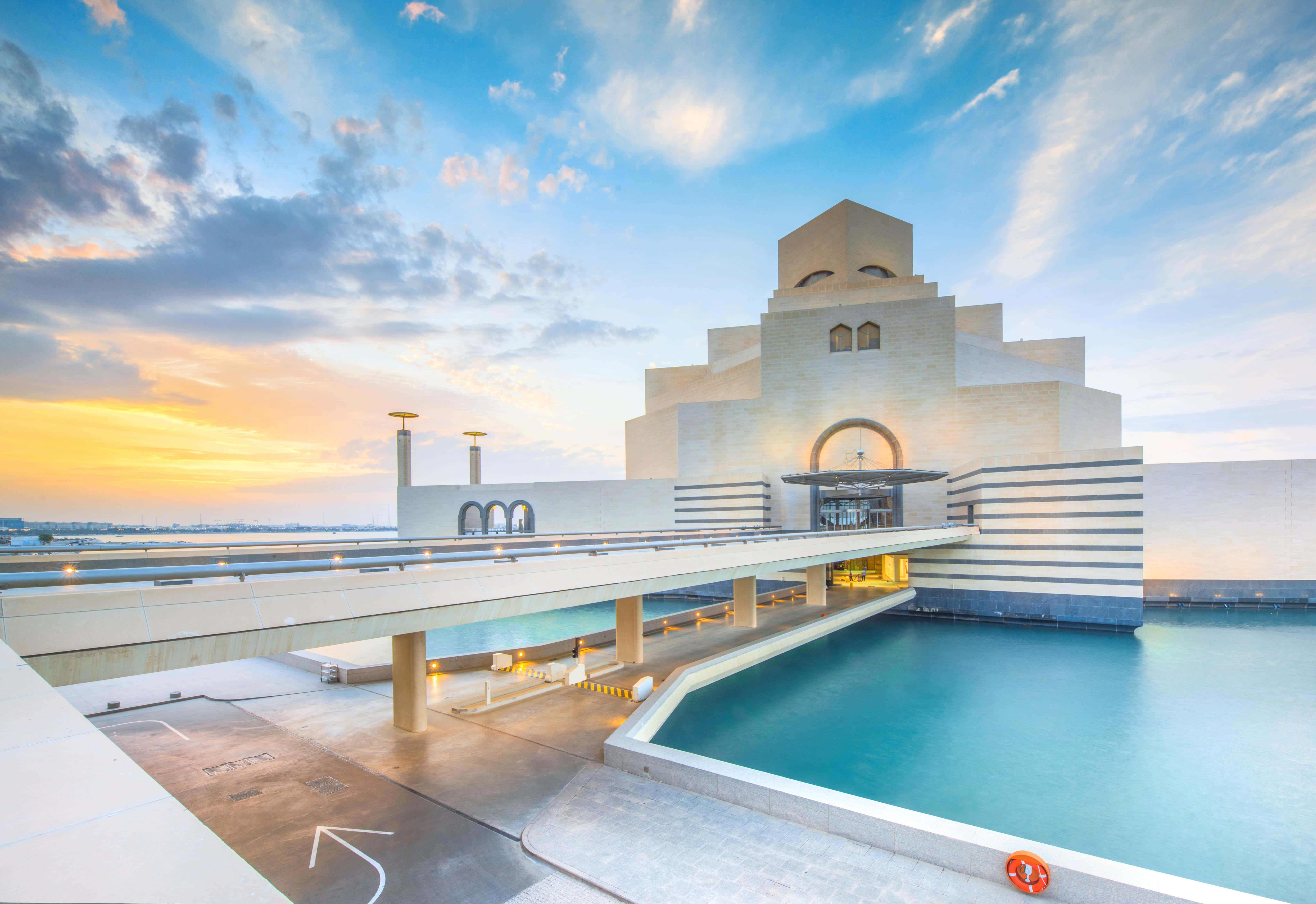 Museum Of Islamic Art, turquoise pool, vibrant sunset sky, 5K Desktop Wallpaper