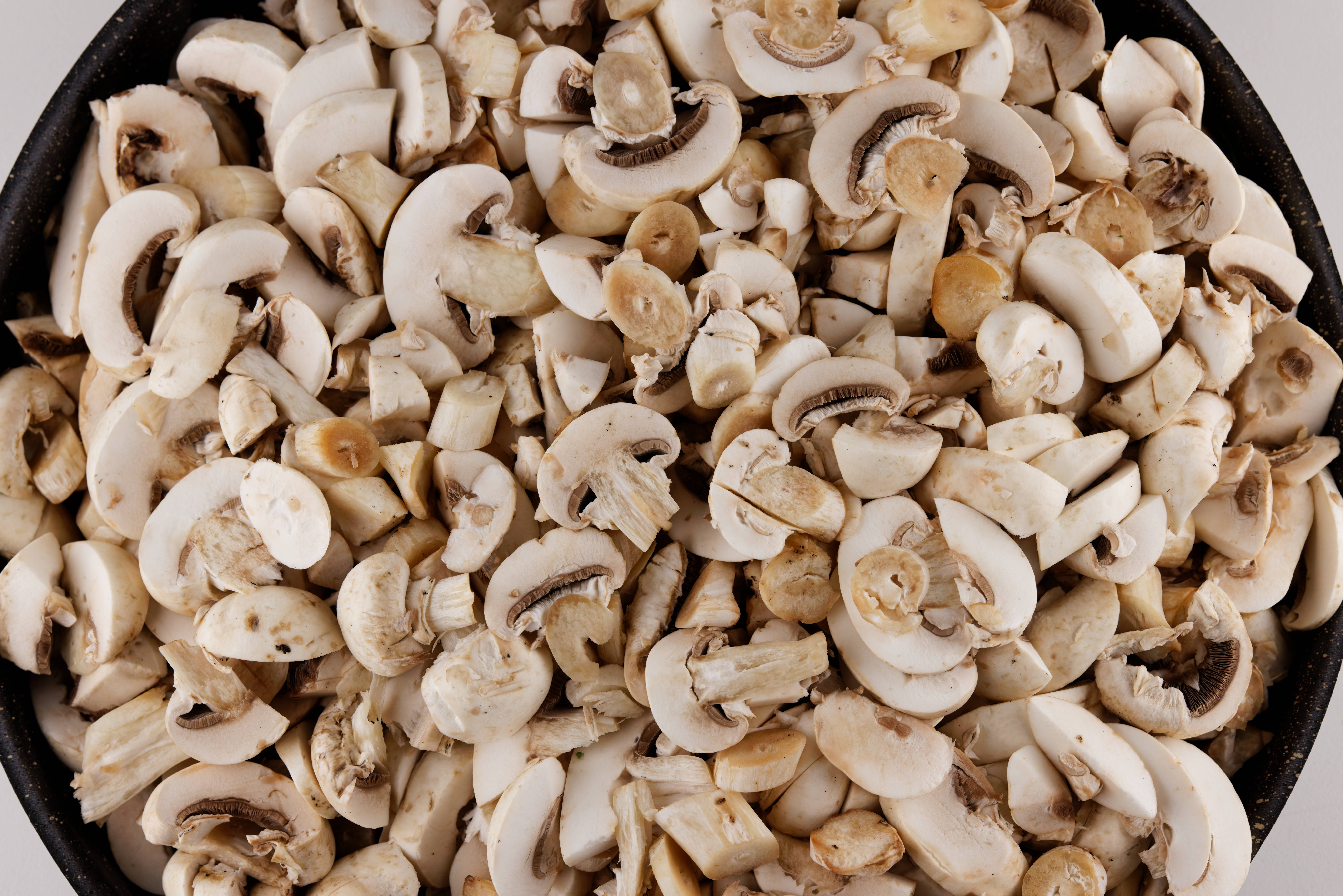 sliced mushroom, white mushrooms, dark skillet, 8K Desktop Wallpaper