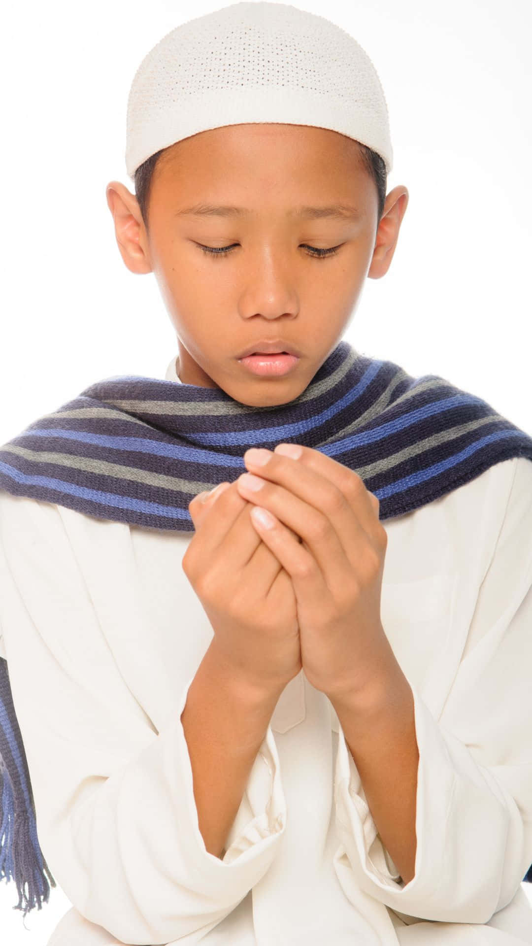 praying muslim boy, striped scarf, white prayer attire, Full HD Phone Wallpaper