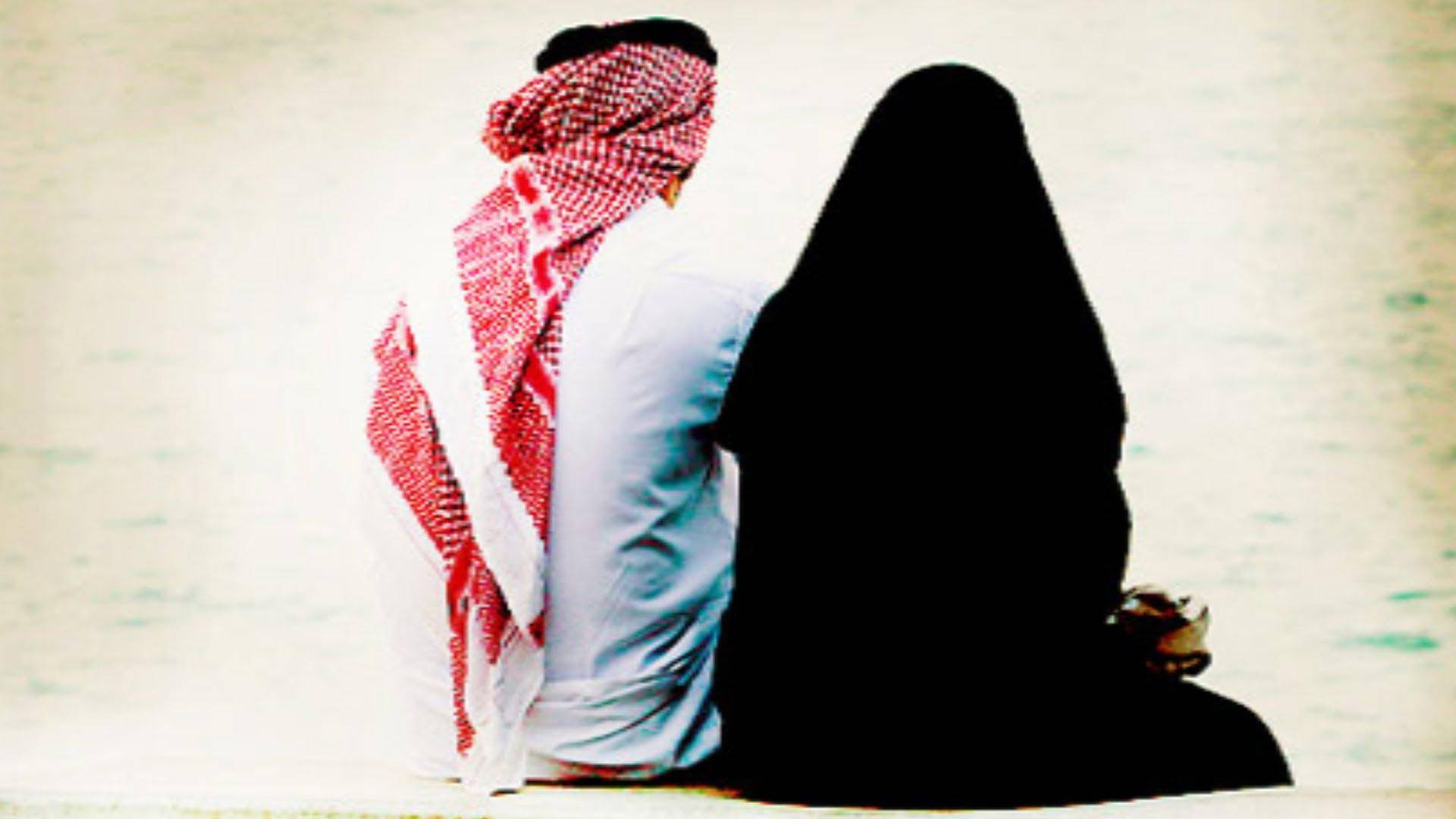 red and white checkered keffiyeh, black abaya, pale textured surface, Full HD Desktop Wallpaper