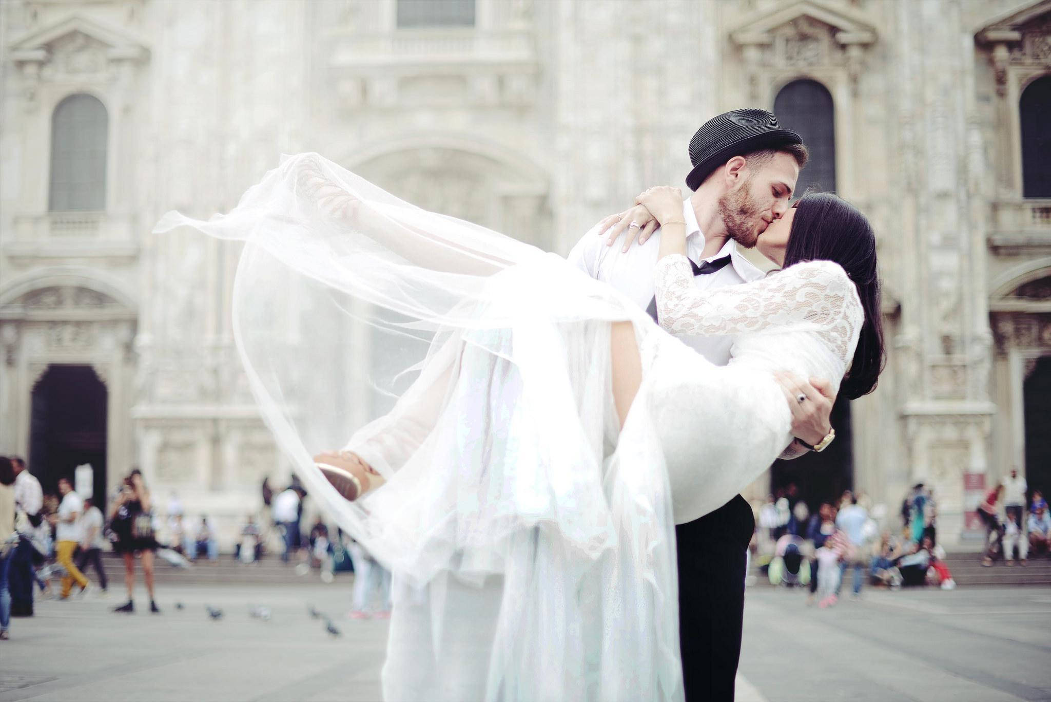 Muslim couple, bridal pose, grand cathedral, Full HD Desktop Wallpaper