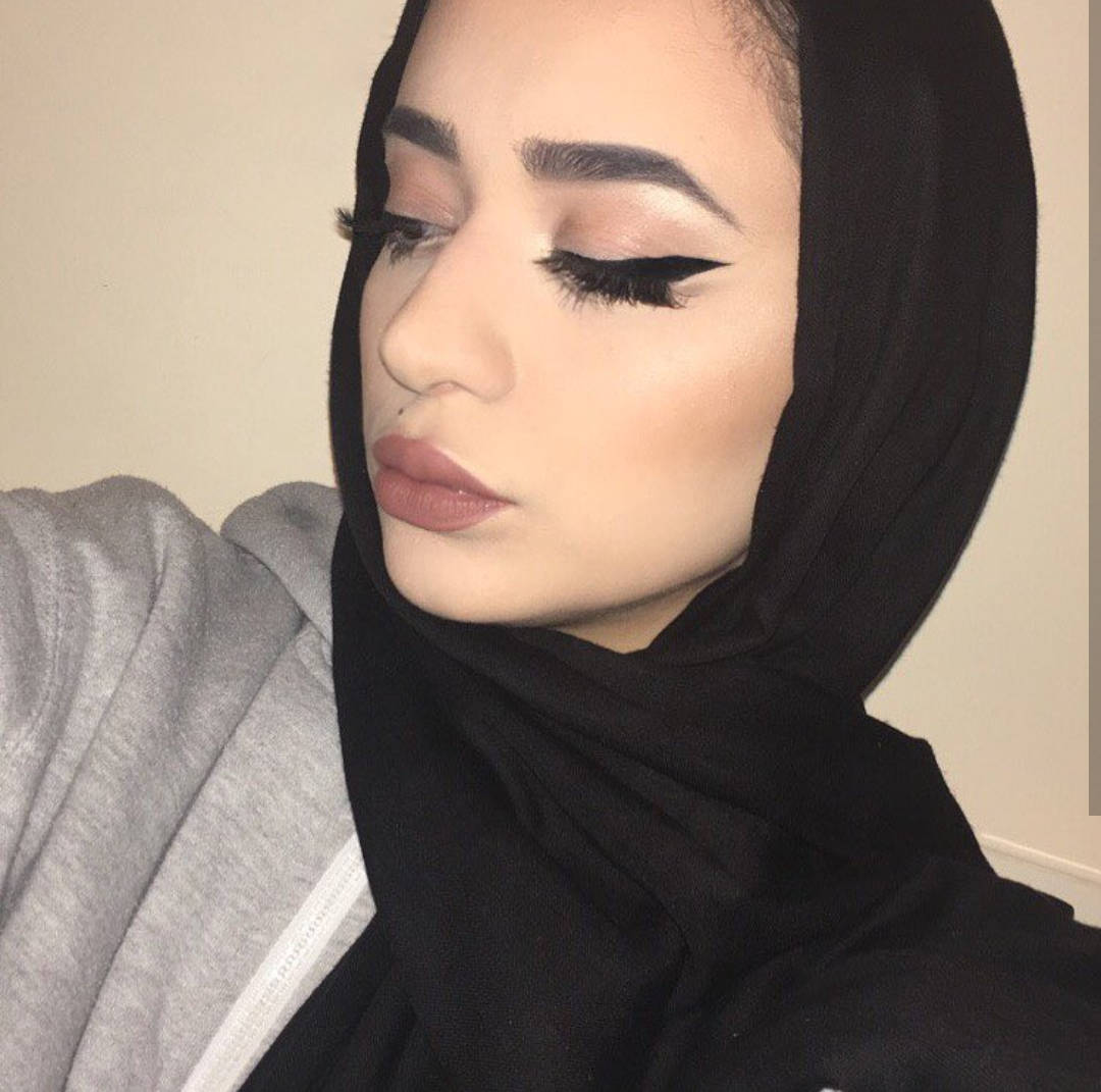 hijab, black hijab, bold black winged eyeliner, SD Desktop Wallpaper
