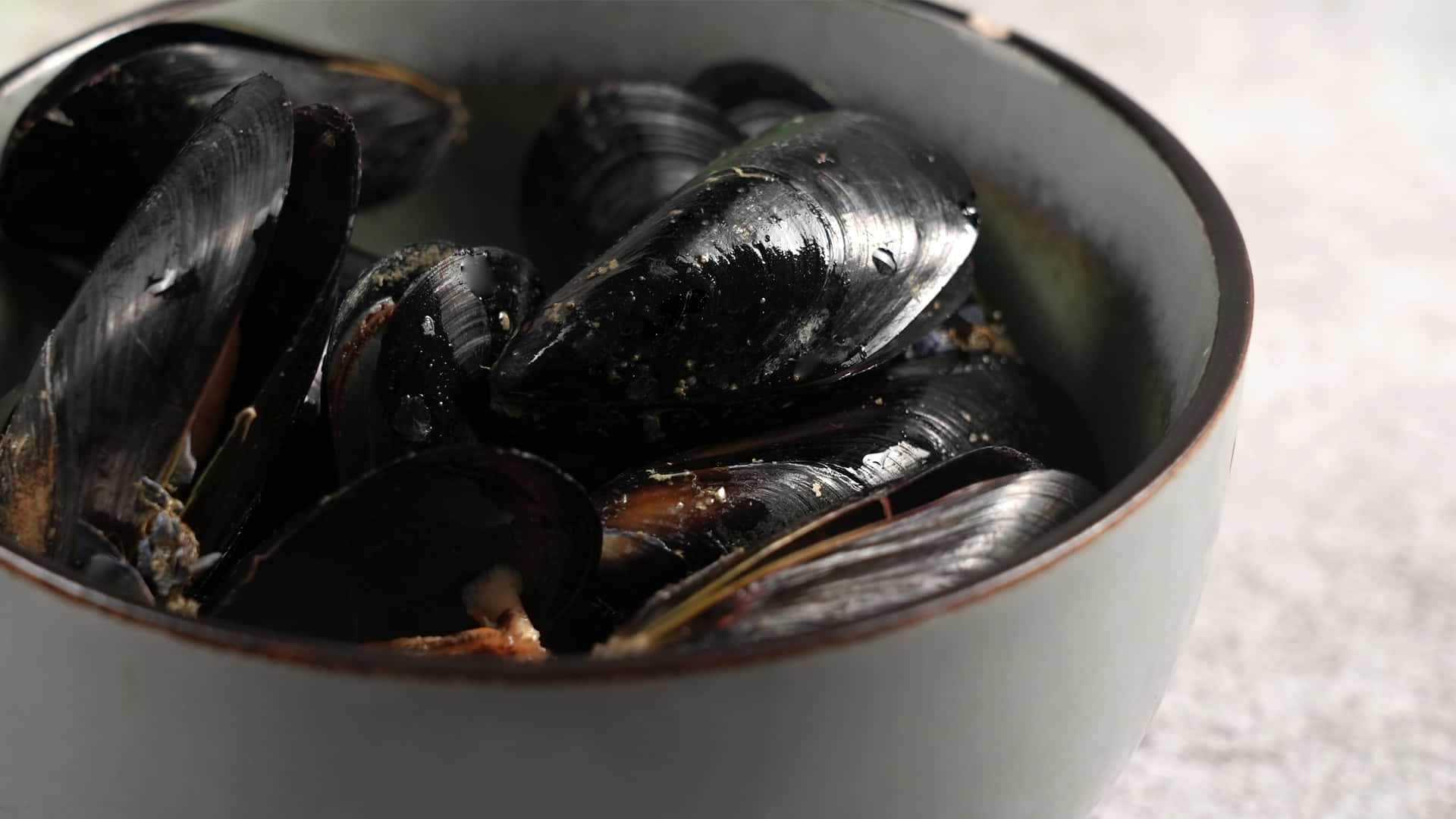 mussels, rustic ceramic bowl, textured gray surface, Full HD Desktop Wallpaper