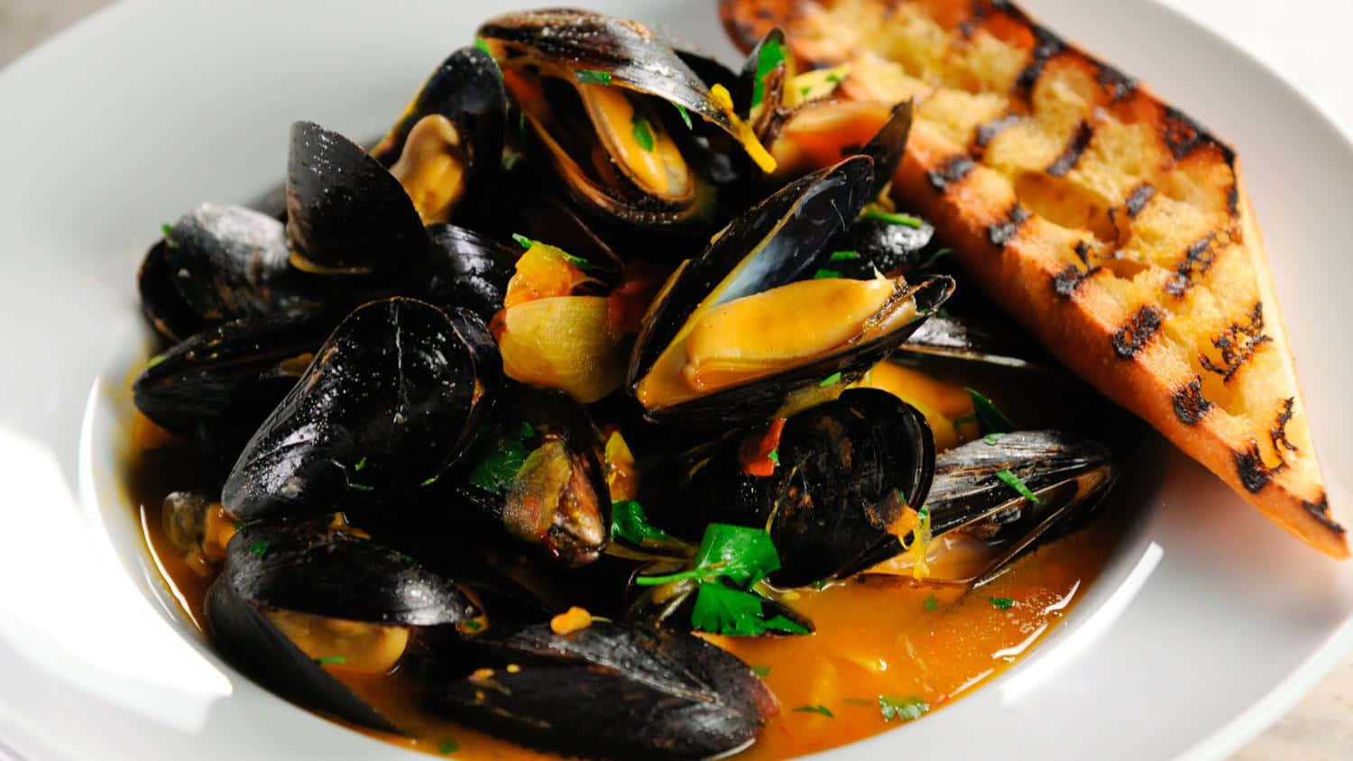 mussels, garlic butter sauce, grilled bread, HD Desktop Wallpaper