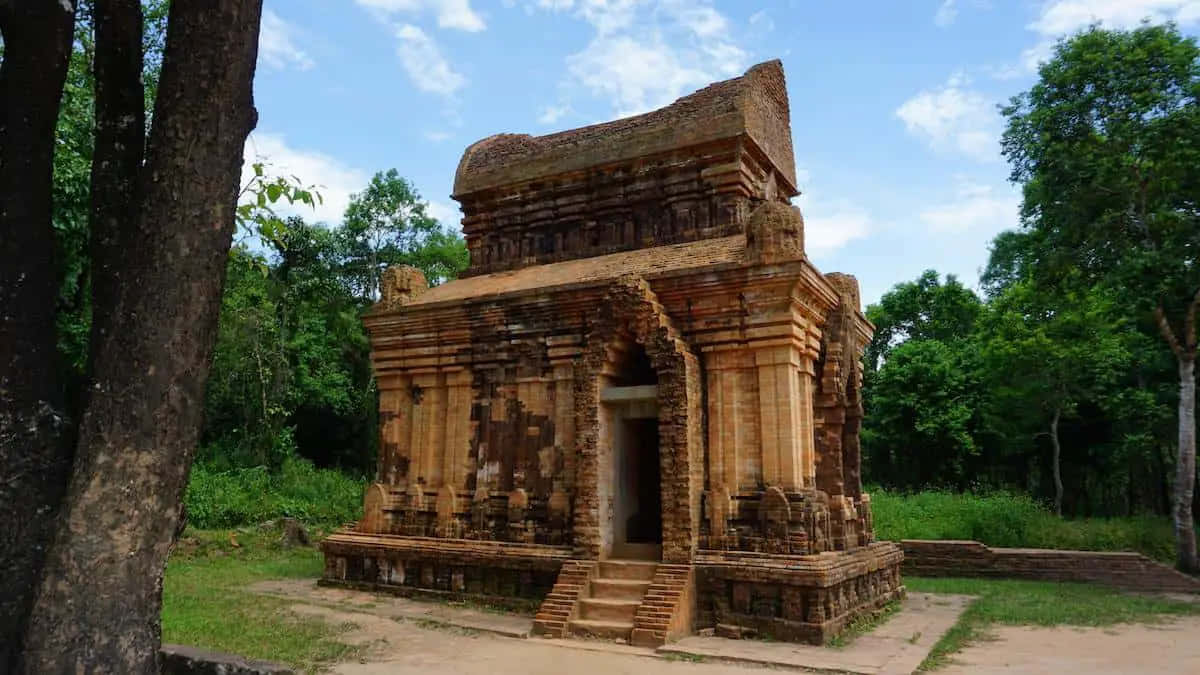 My Son Sanctuary, ancient brick temple, weathered arches, SD Desktop Wallpaper