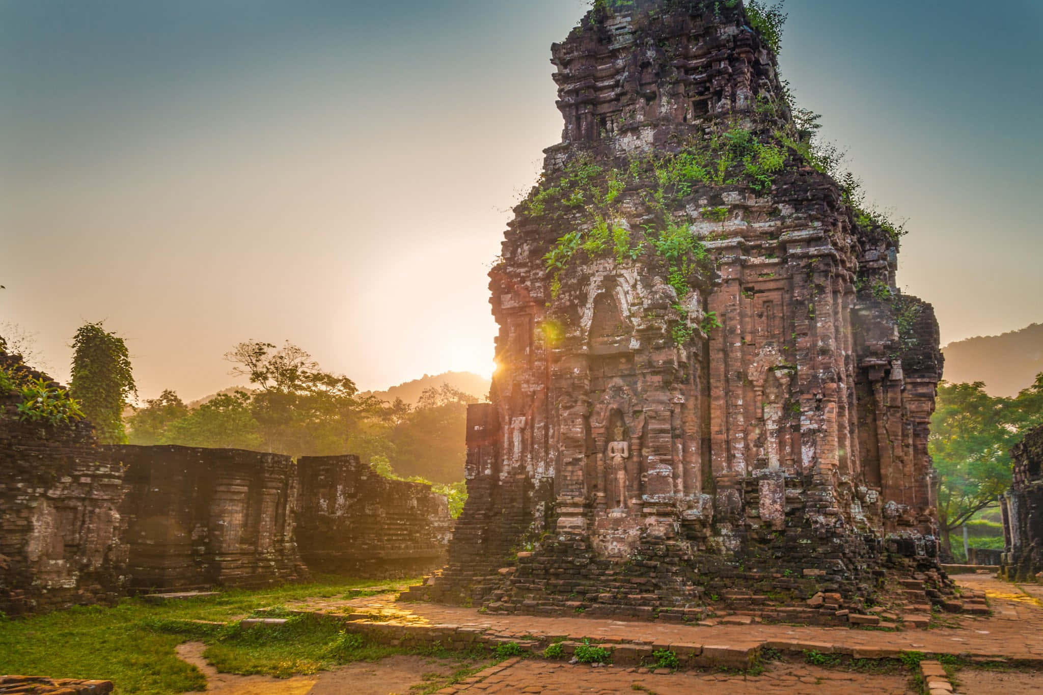 My Son Sanctuary, ancient stone ruins, greenery, Full HD Desktop Wallpaper