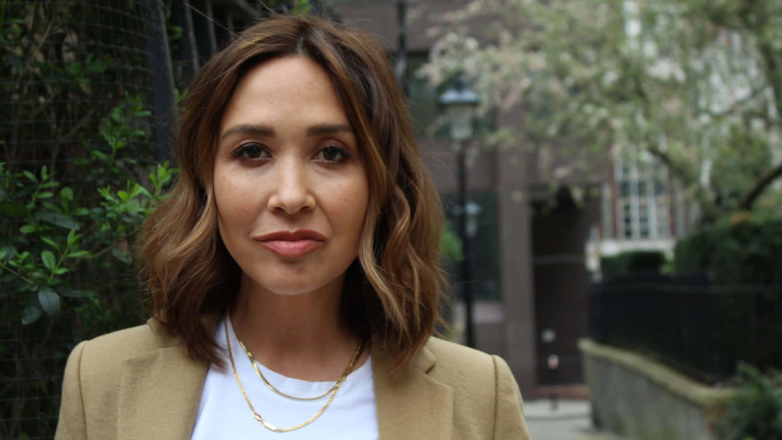 Myleene Klass, beige blazer, gold necklaces, HD Desktop Wallpaper