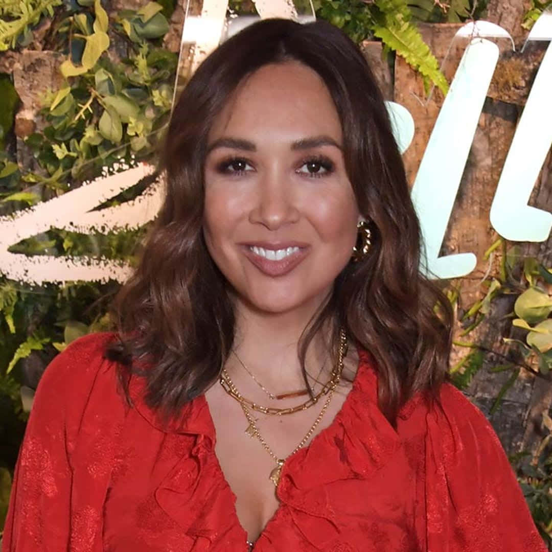 Myleene Klass, red ruffled blouse, gold jewelry, SD Desktop Wallpaper