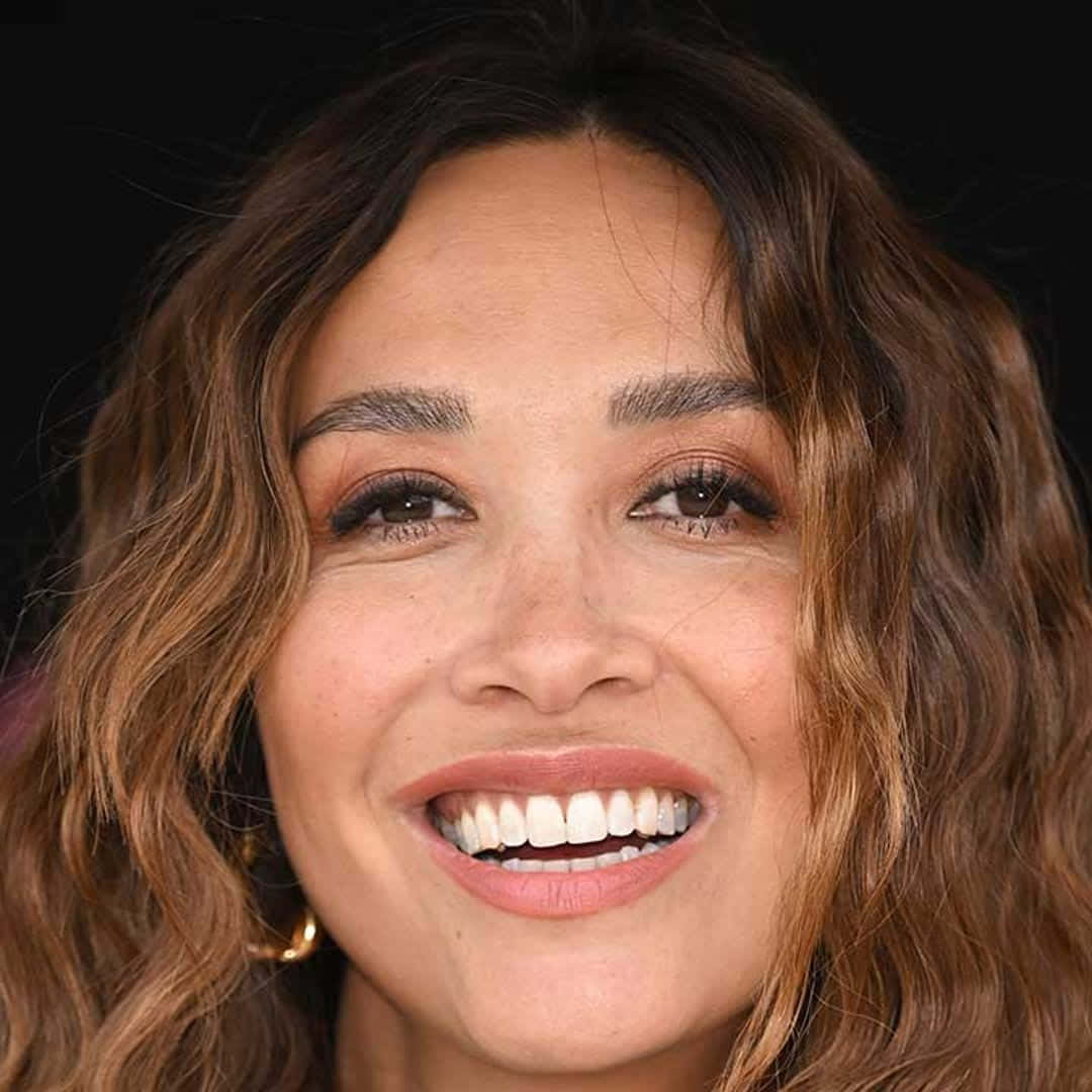 Myleene Klass, radiant smile, wavy brown hair, SD Desktop Wallpaper