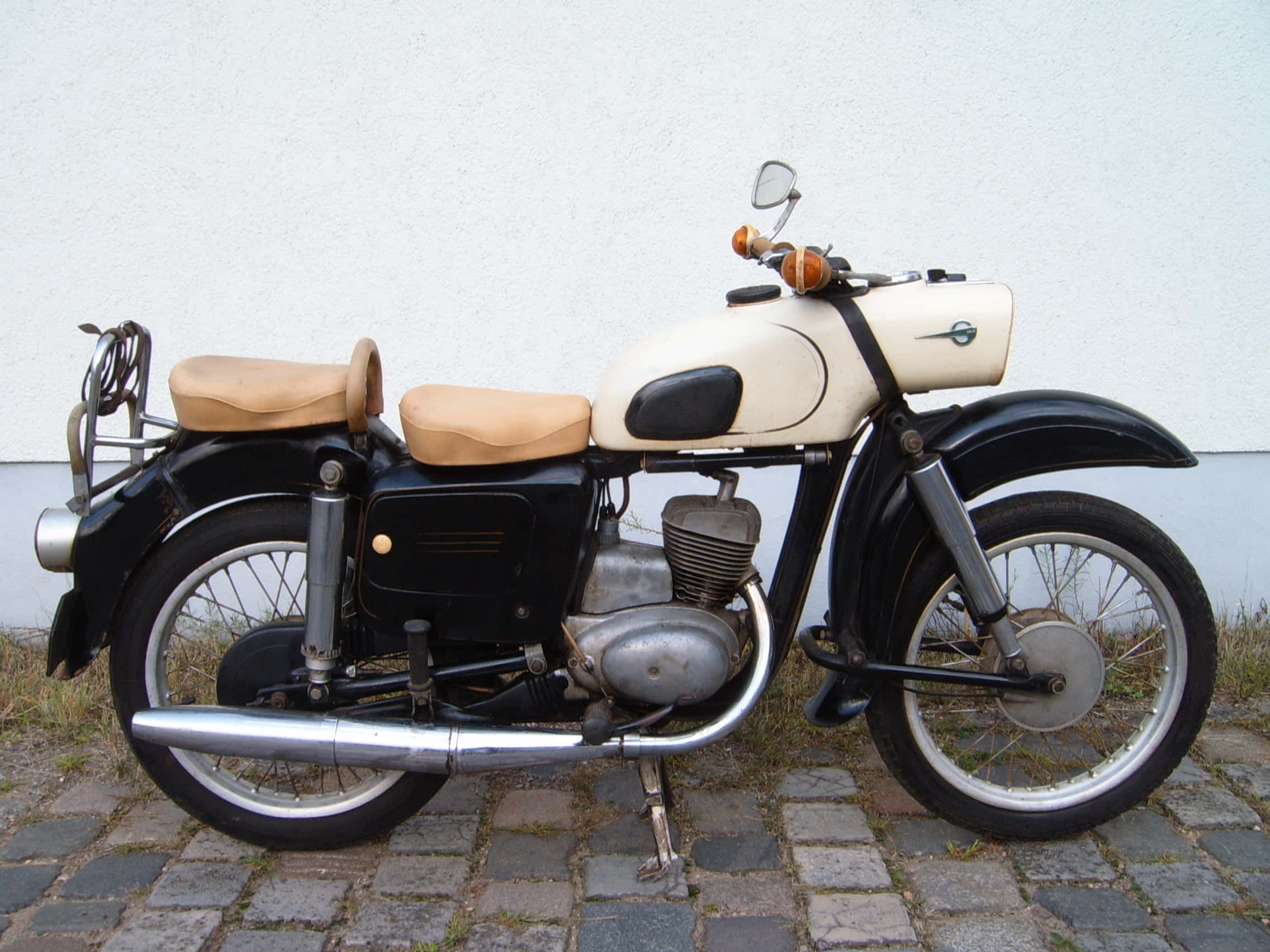 M Z Motorcycle, vintage, black and cream, Full HD Desktop Wallpaper