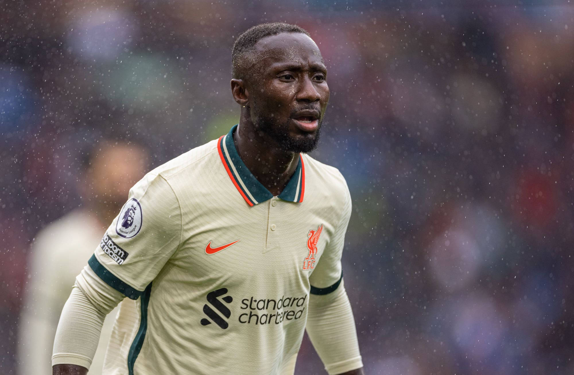 Naby Keita, cream Liverpool jersey, light rain, Full HD Desktop Wallpaper