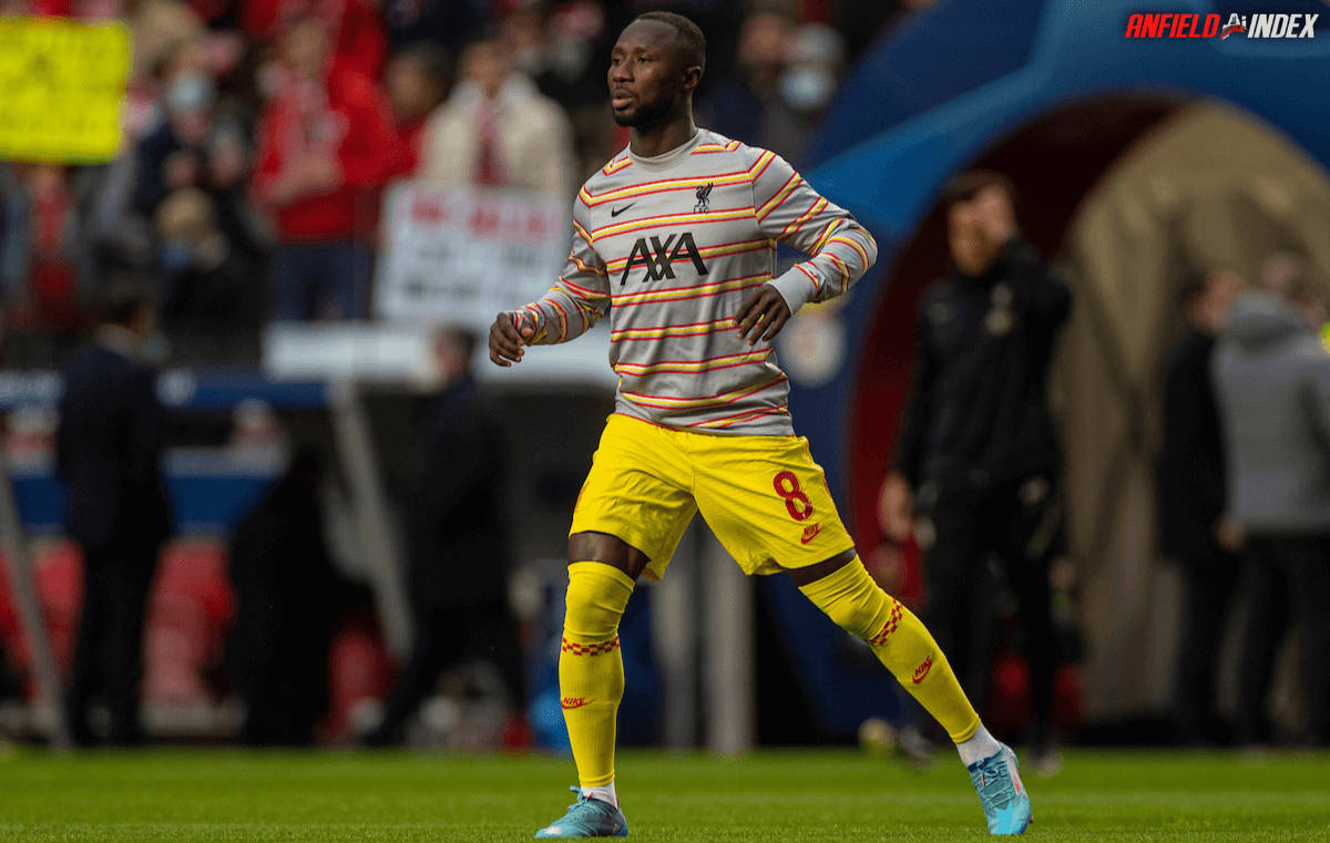 Naby Keita, yellow shorts, striped jersey, SD Desktop Wallpaper