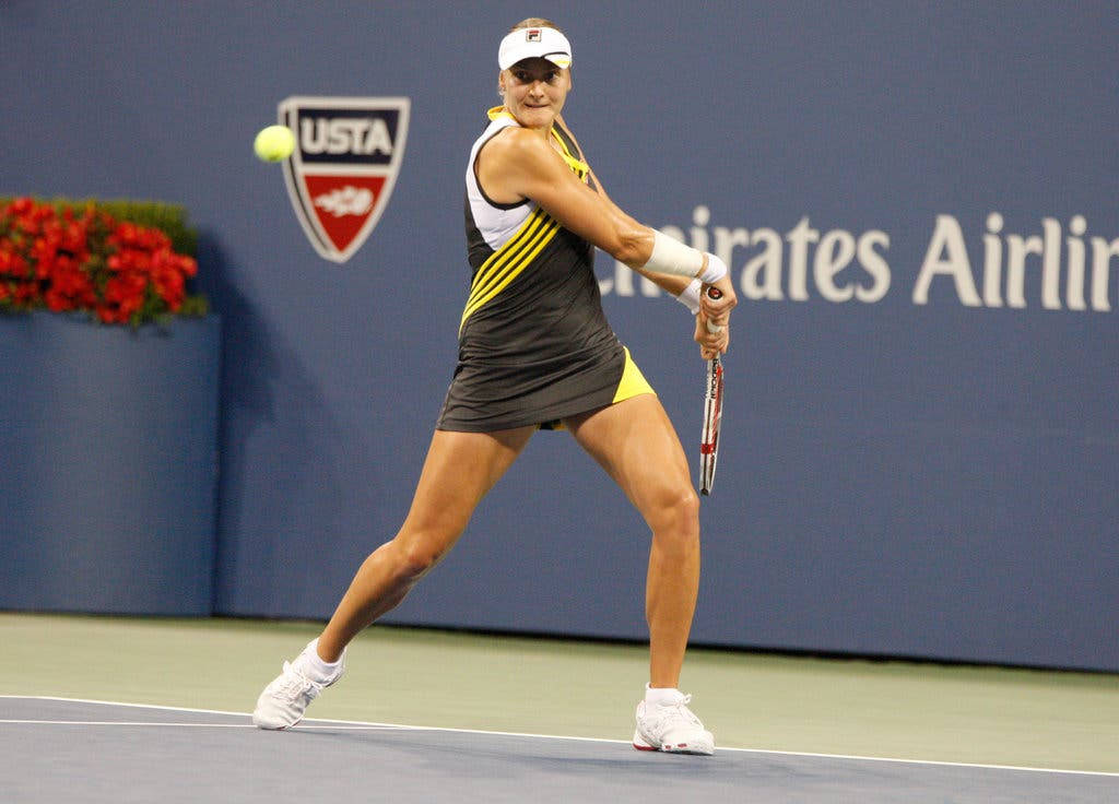 Nadia Petrova, black and yellow gear, yellow ball, SD Desktop Wallpaper