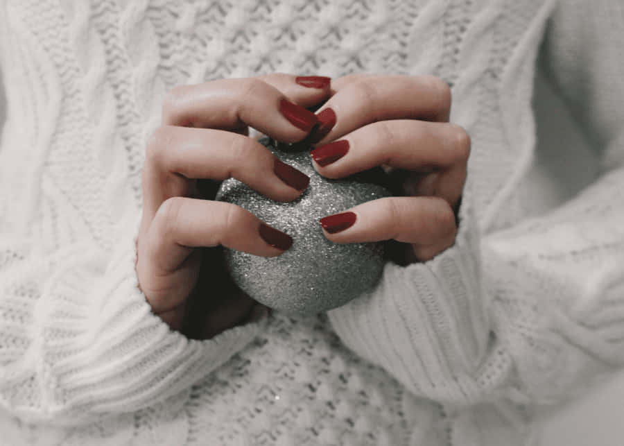 red nails, glittering silver ornament, cozy white knit sweater, SD Desktop Wallpaper