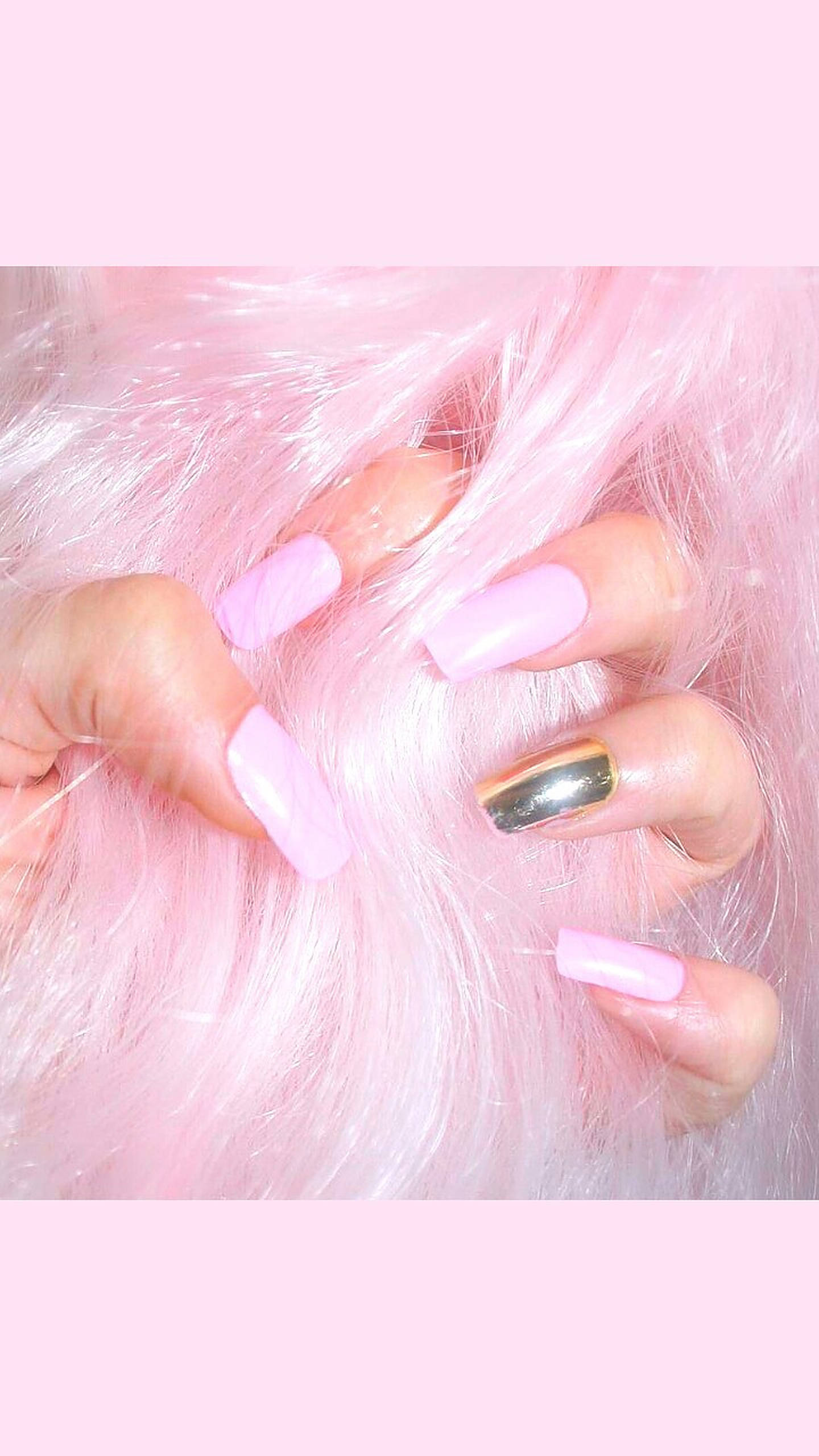 pastel pink nails, metallic gold accent, fluffy pink faux fur, 2K Phone Wallpaper