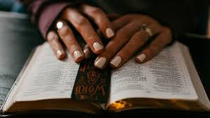 Prayer Nails Bible, light pink nails, open book, SD Desktop Wallpaper