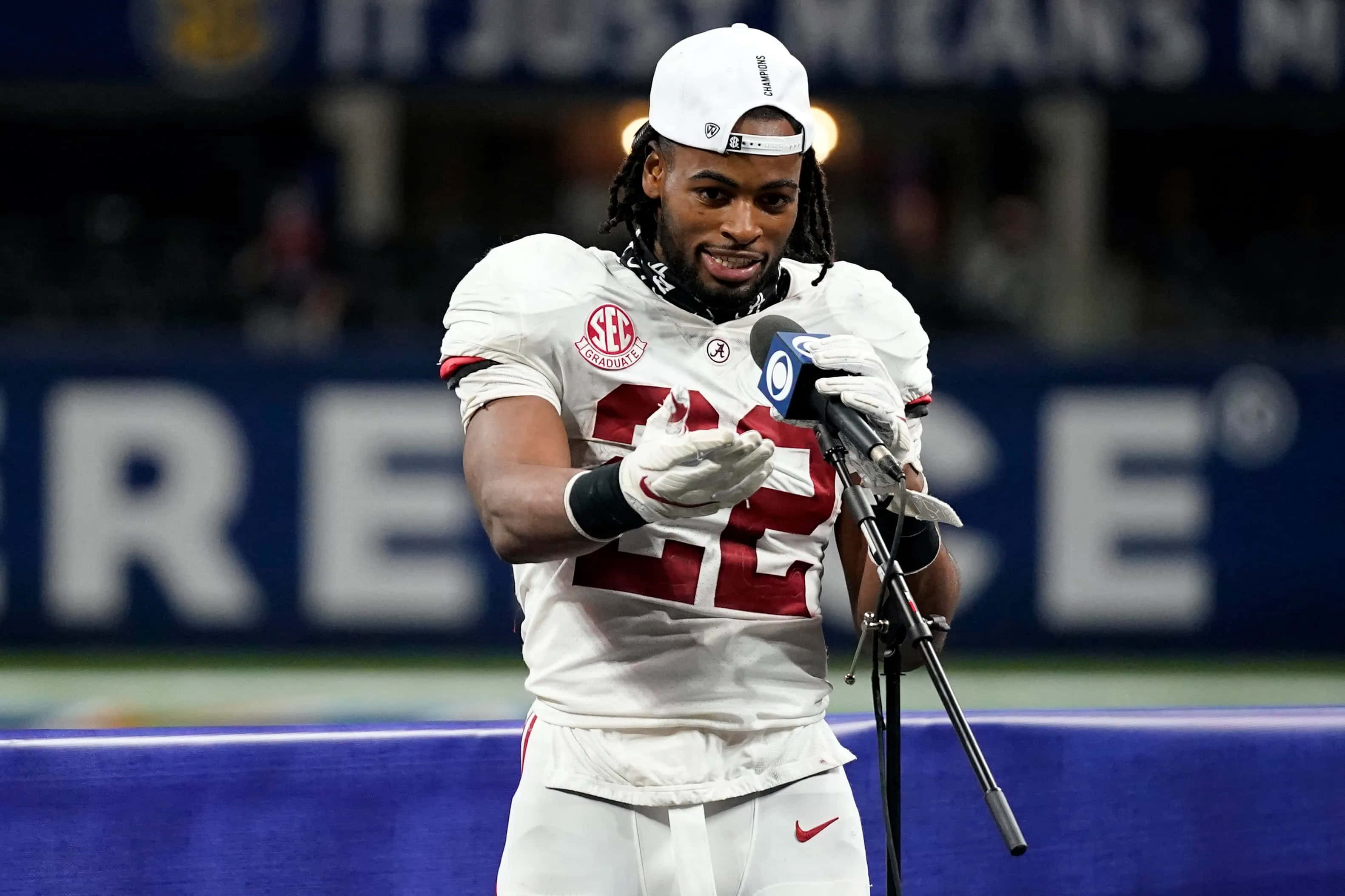 Najee Harris, white uniform, red number 22, 2K Desktop Wallpaper