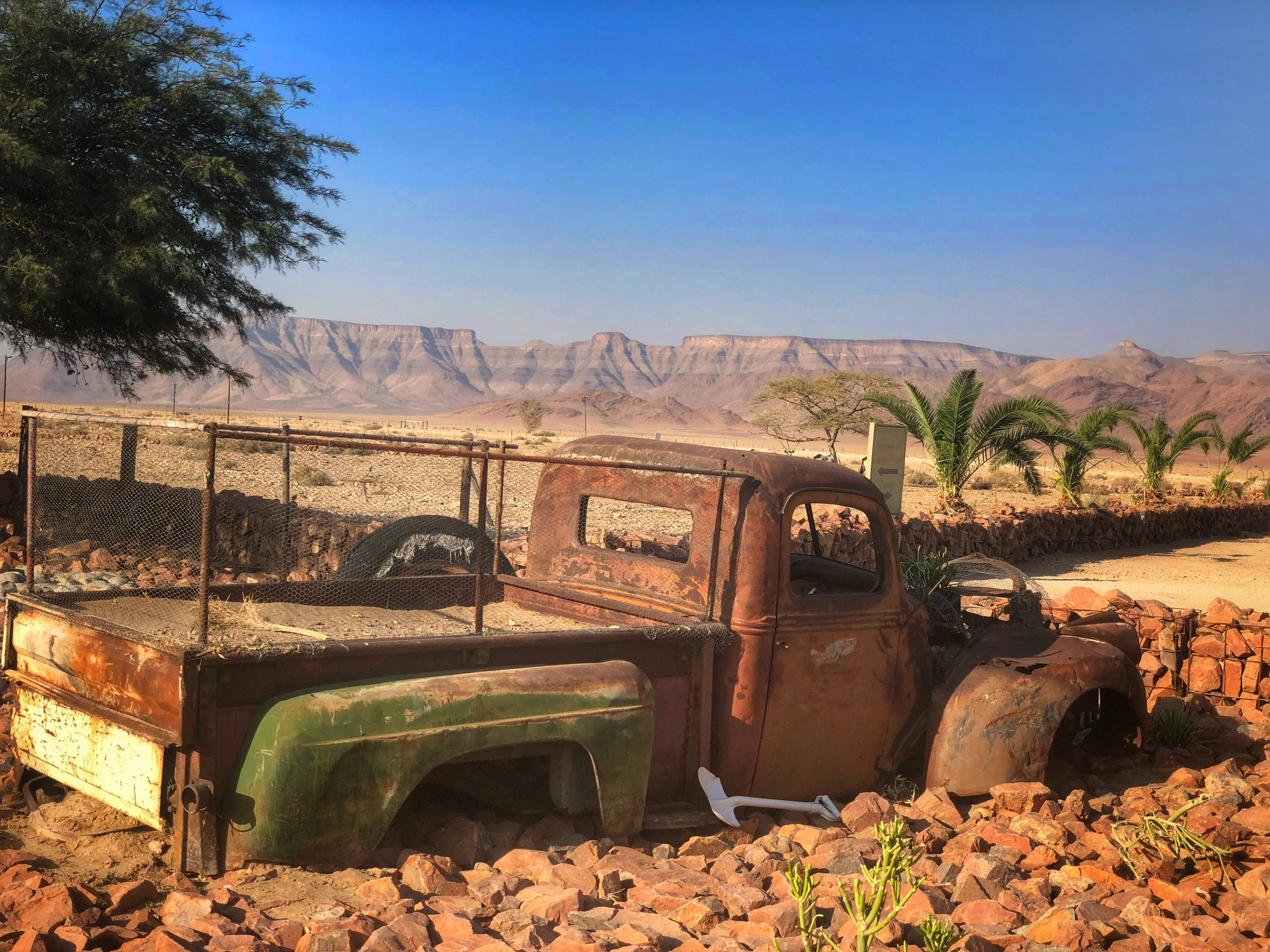 rusty truck, desert in Namibia, red rocks, 4K Desktop Wallpaper