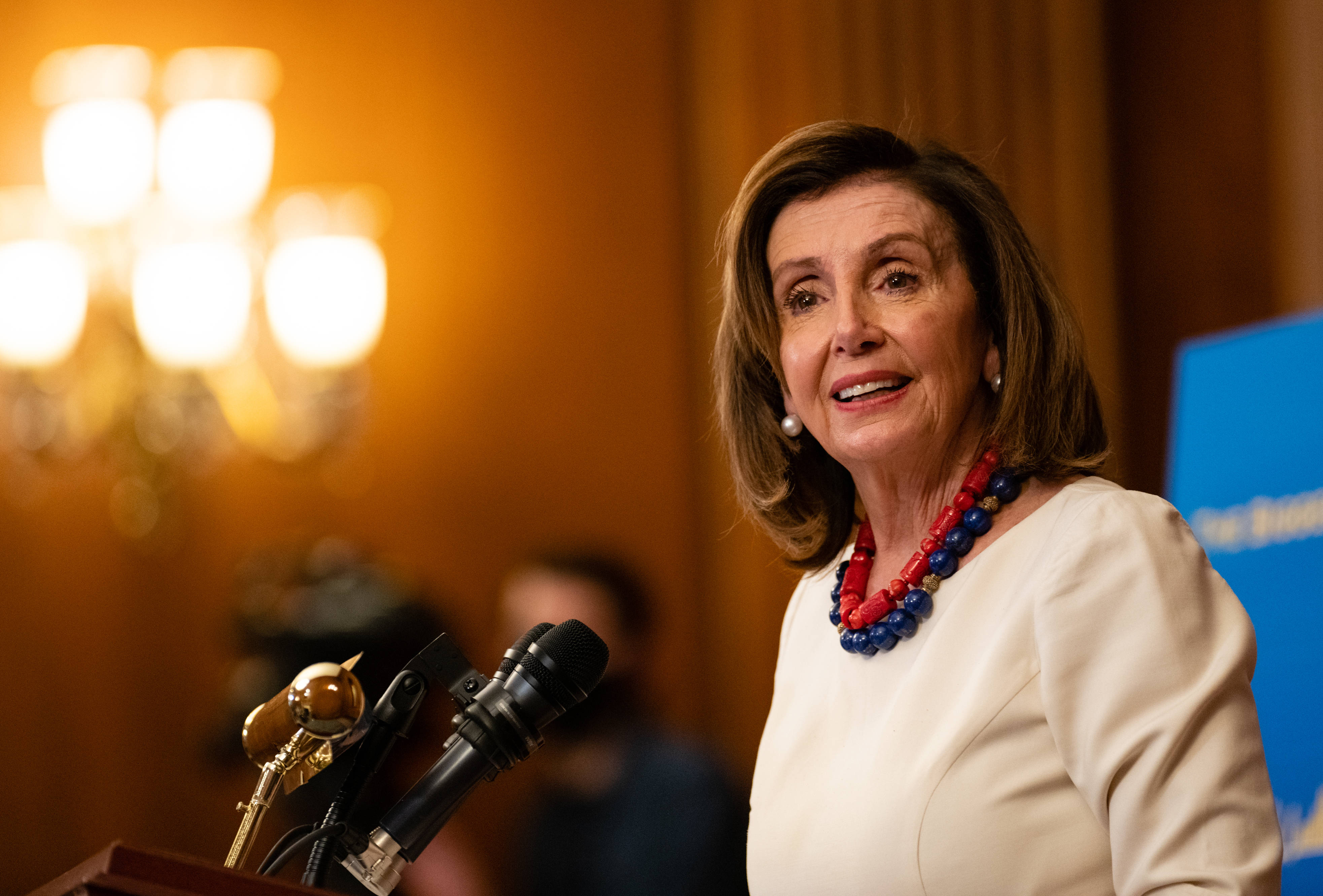 Nancy Pelosi, microphones, podium, 4K Desktop Wallpaper