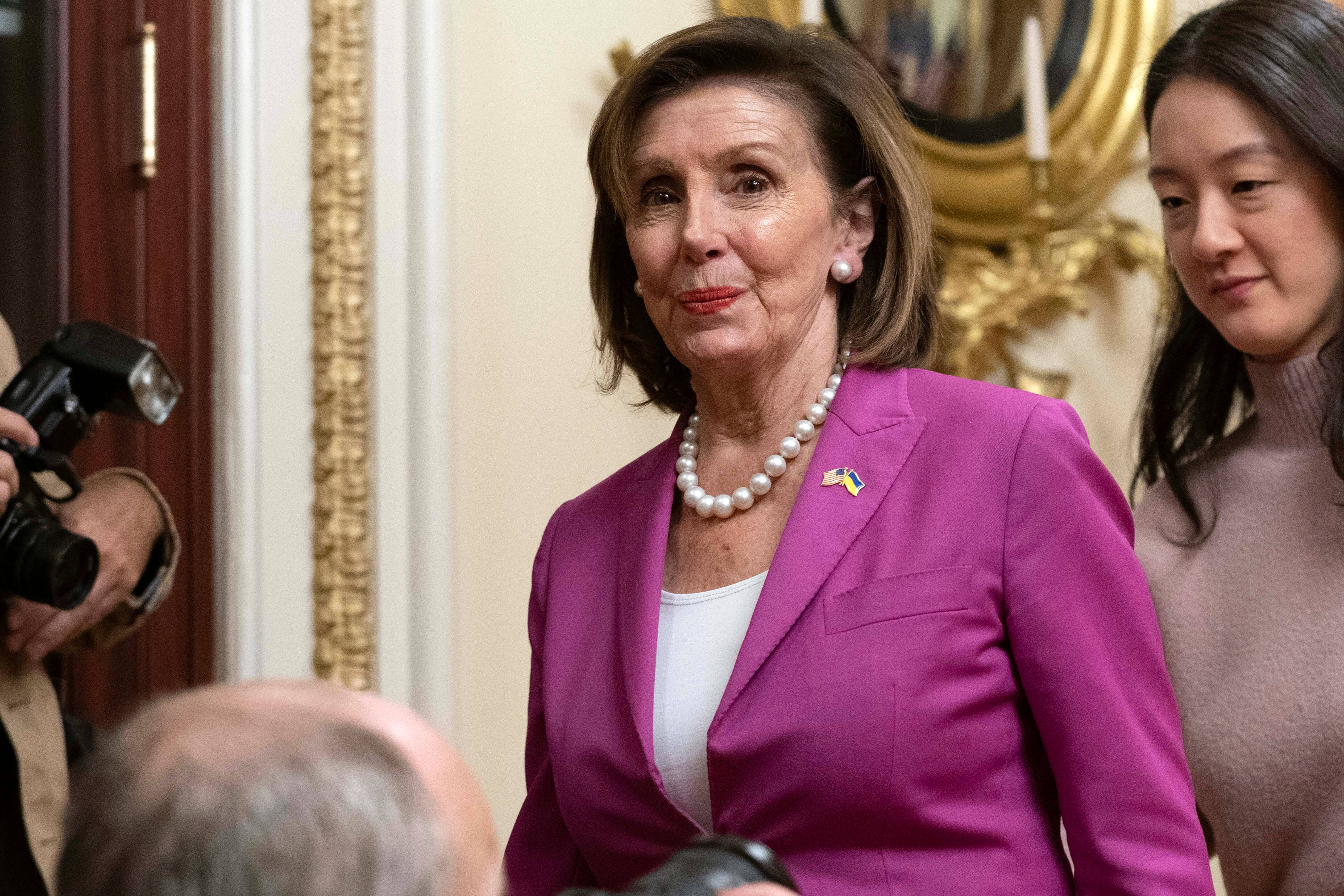 Nancy Pelosi, magenta blazer, pearl necklace, 5K Desktop Wallpaper