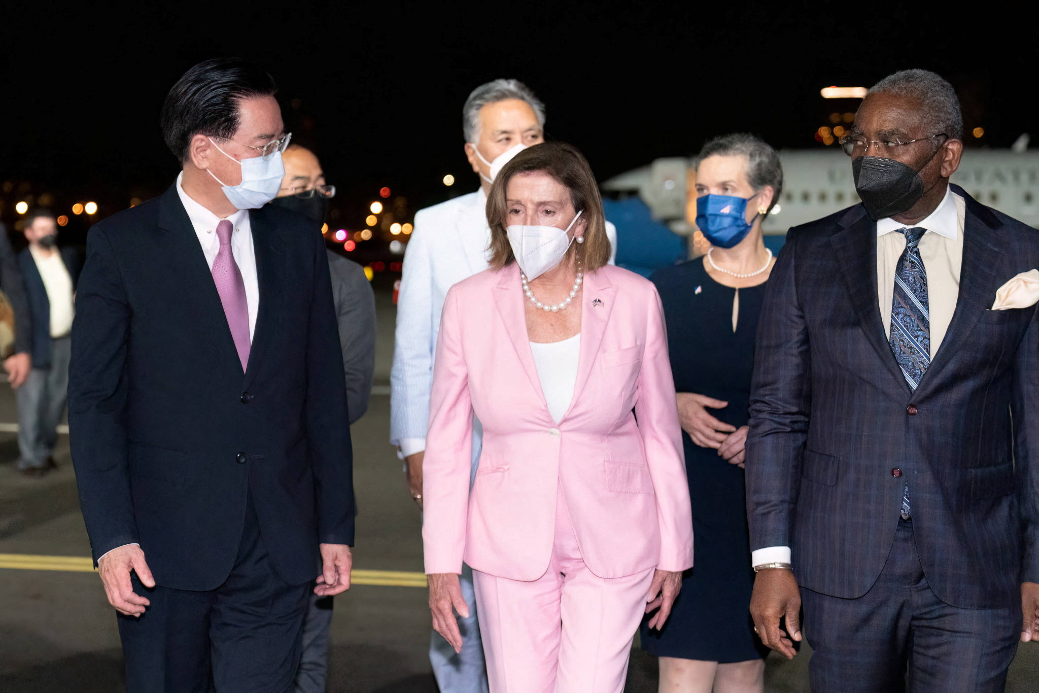 Nancy Pelosi, pink pantsuit, airport tarmac, Full HD Desktop Wallpaper