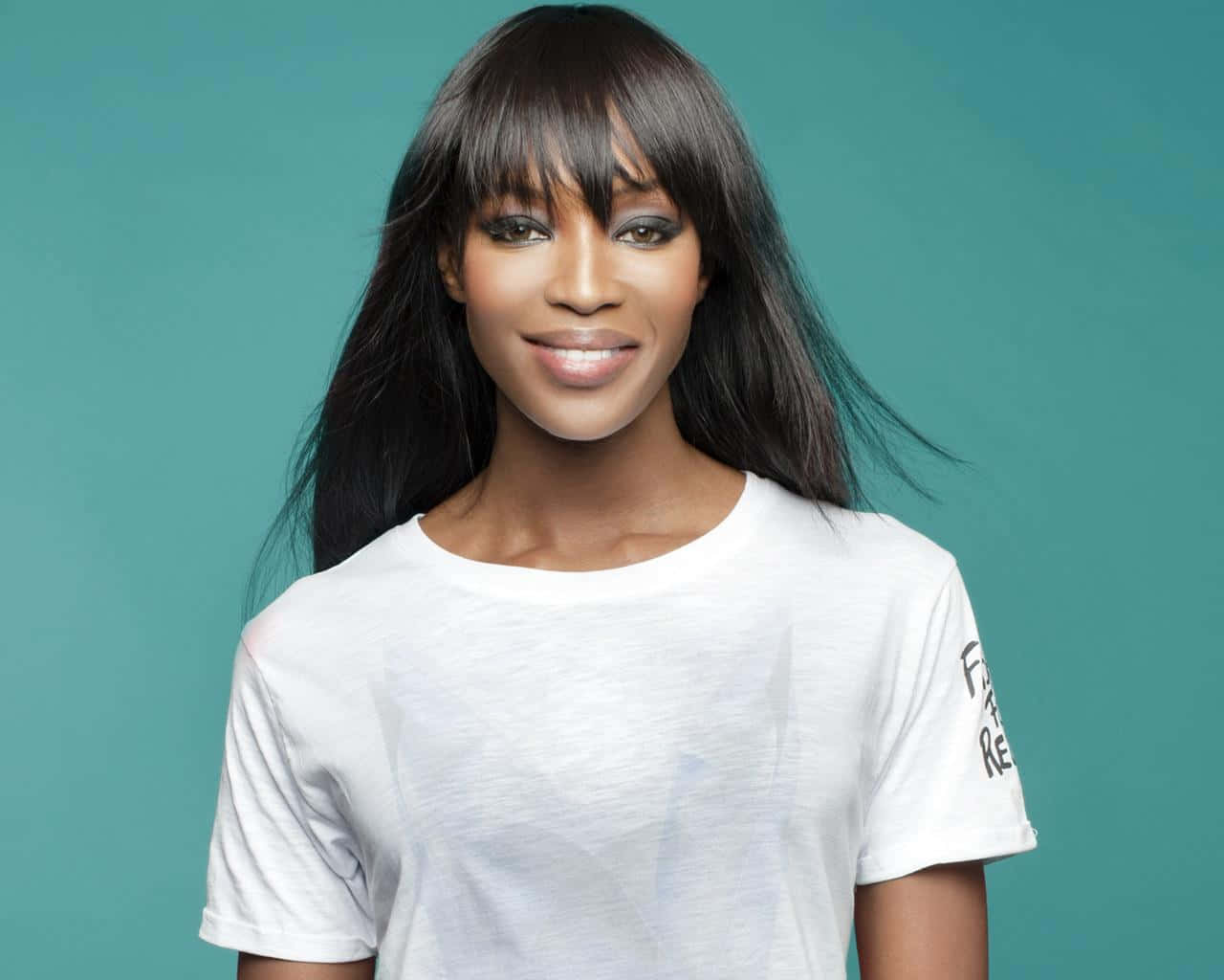 Naomi Campbell, teal studio backdrop, long dark hair, HD Desktop Wallpaper