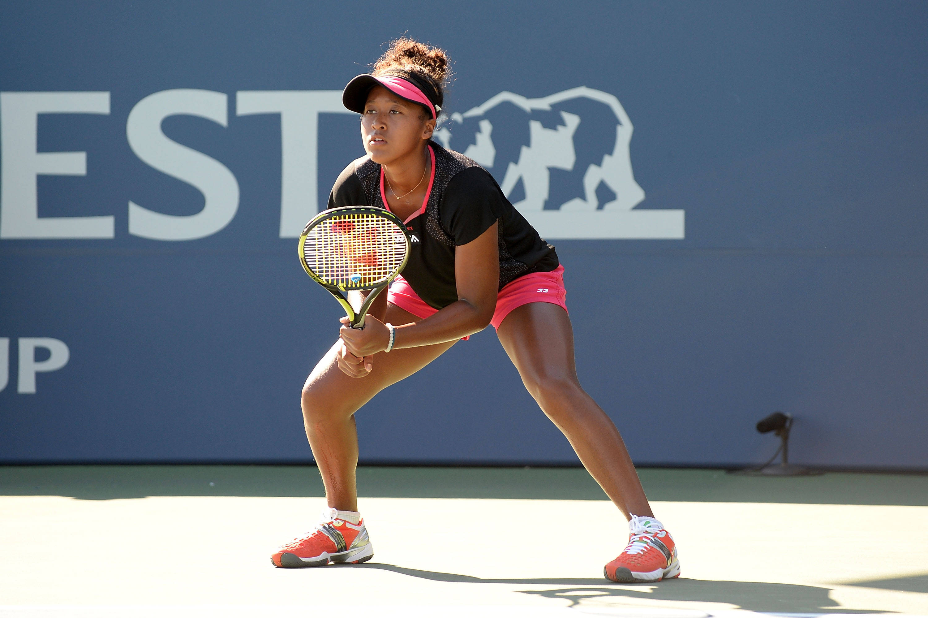 Naomi Osaka, pink shorts, black top, 2K Desktop Wallpaper