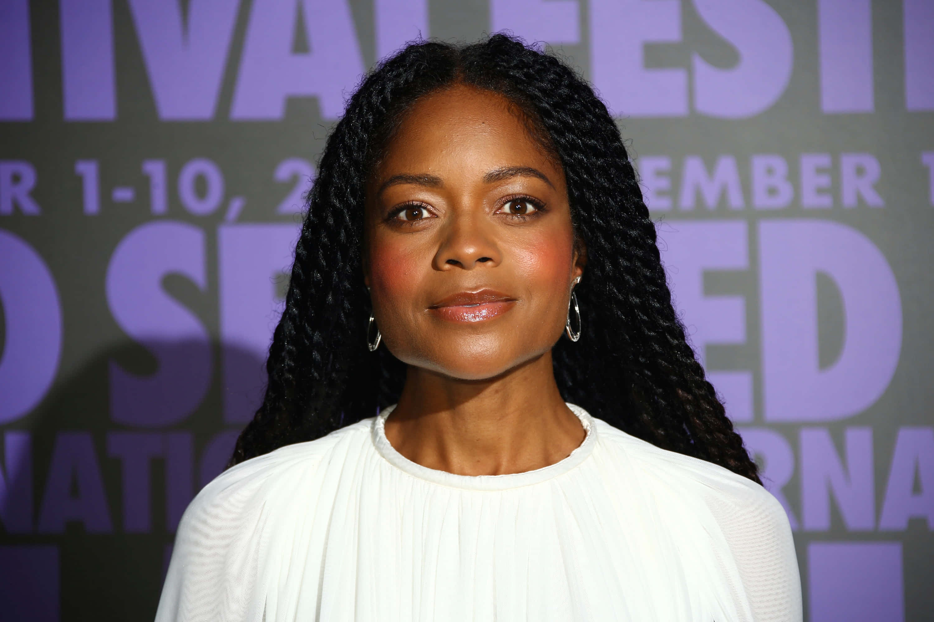 Naomie Harris, long braided hair, hoop earrings, 2K Desktop Wallpaper