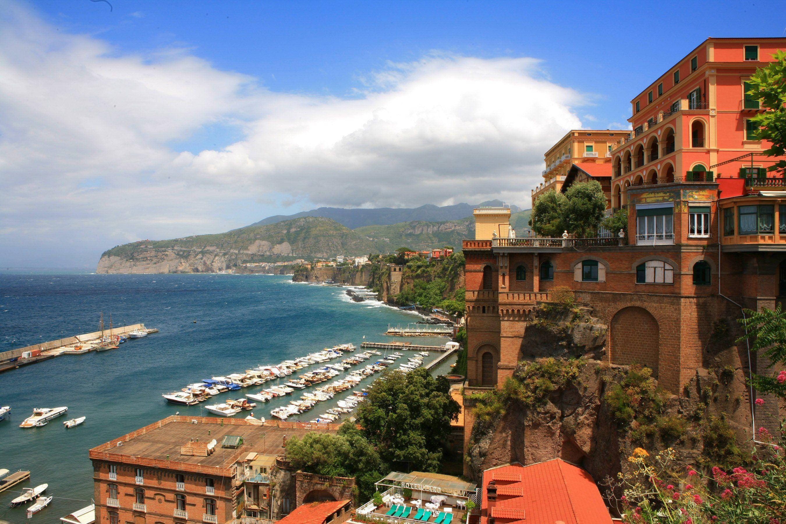 Naples, orange painted house, terracotta buildings, 2K Desktop Wallpaper