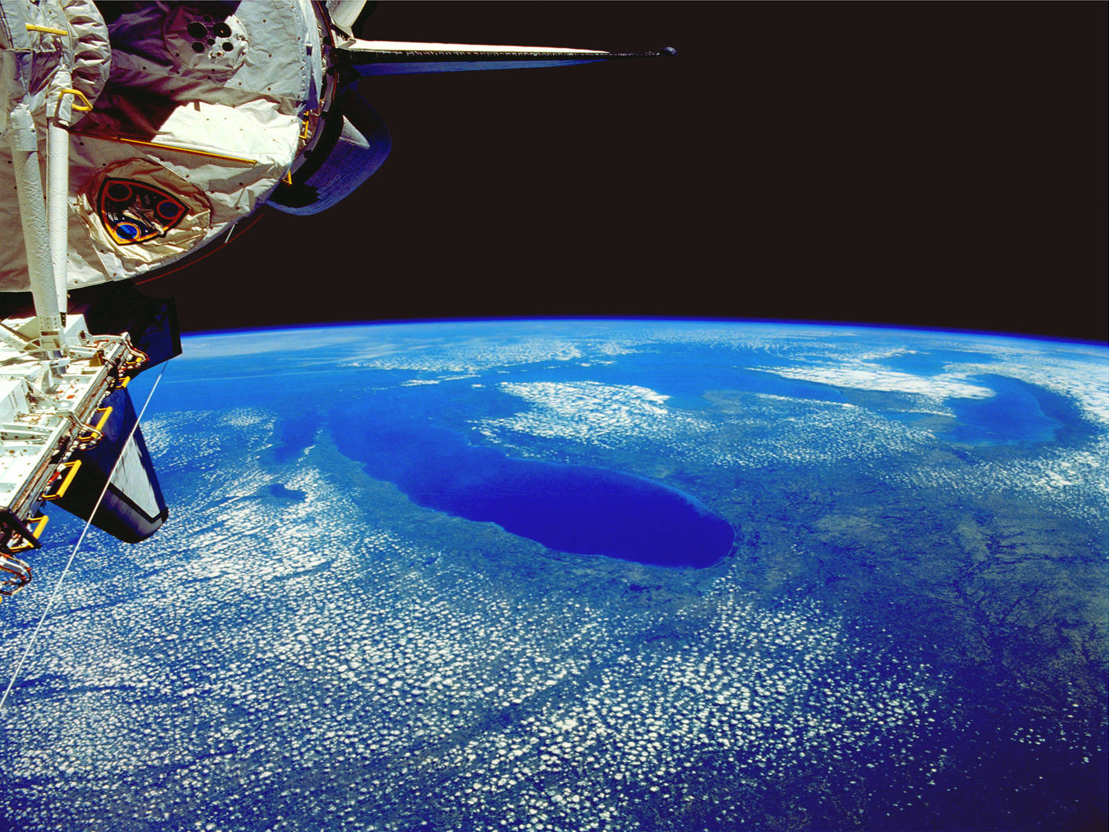 NASA Aesthetic, blue Earth, spacecraft, HD Desktop Wallpaper