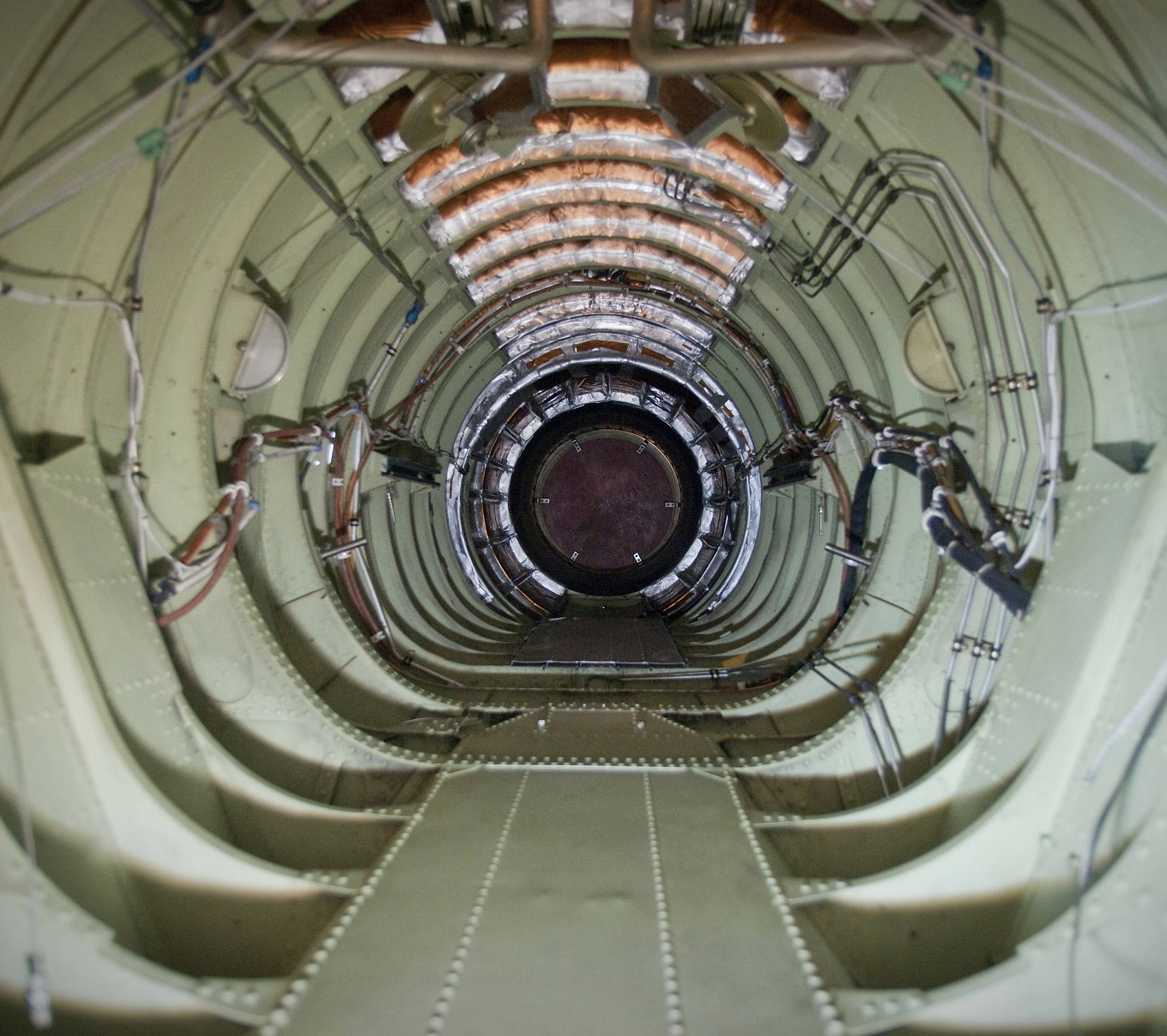 space chamber interior, NASA aesthetic, cylindrical aircraft engine nacelle, HD Desktop Wallpaper