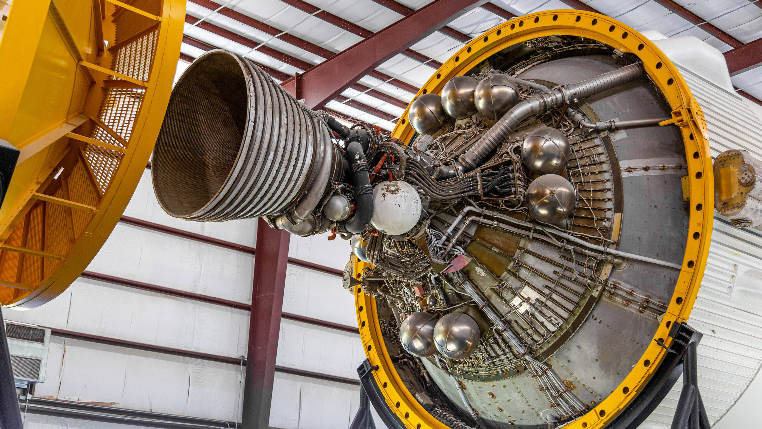 NASA Houston, rocket engine, yellow framework, 2K Desktop Wallpaper