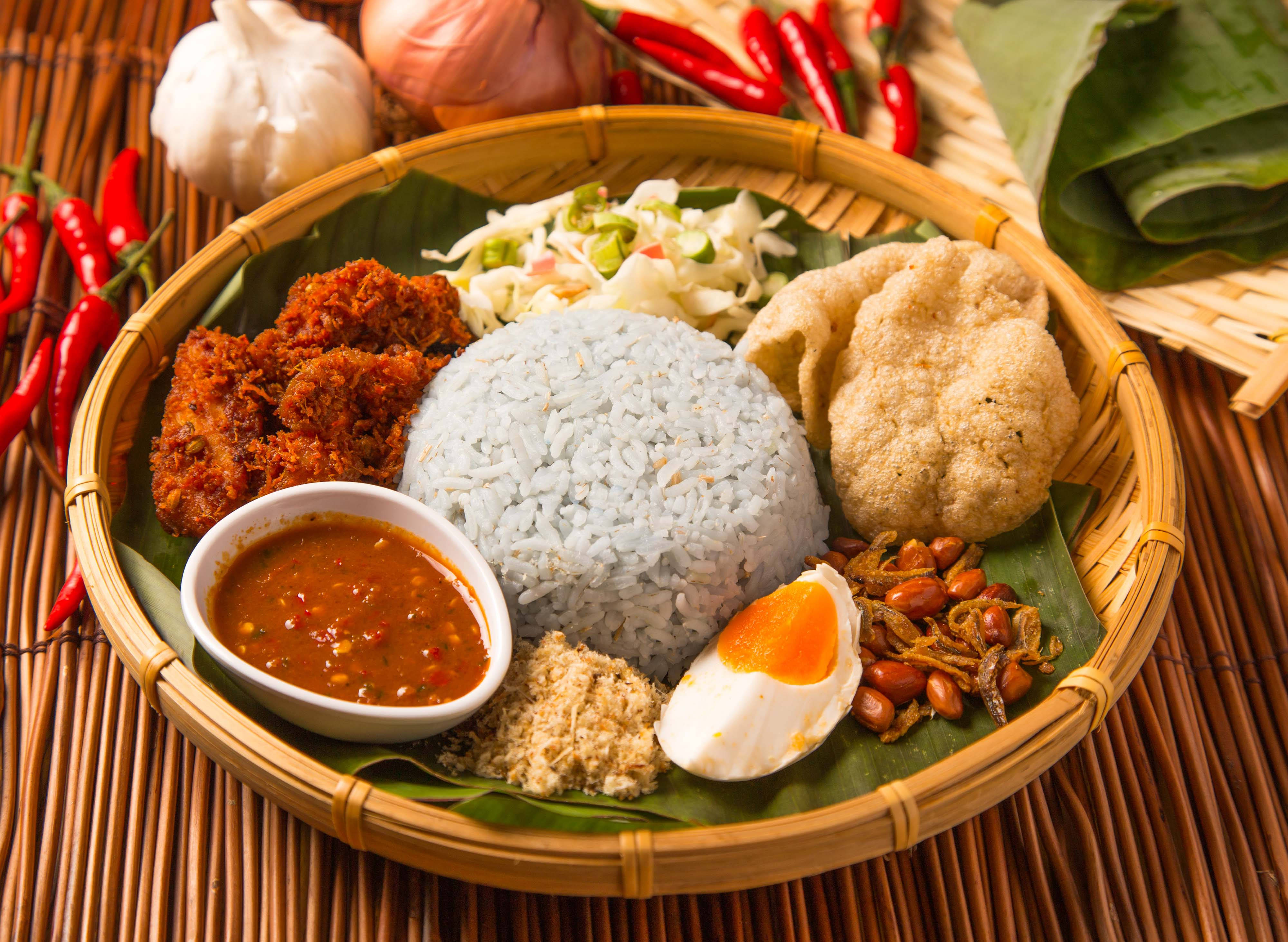 Nasi Lemak, blue rice, fried chicken, 4K Desktop Wallpaper