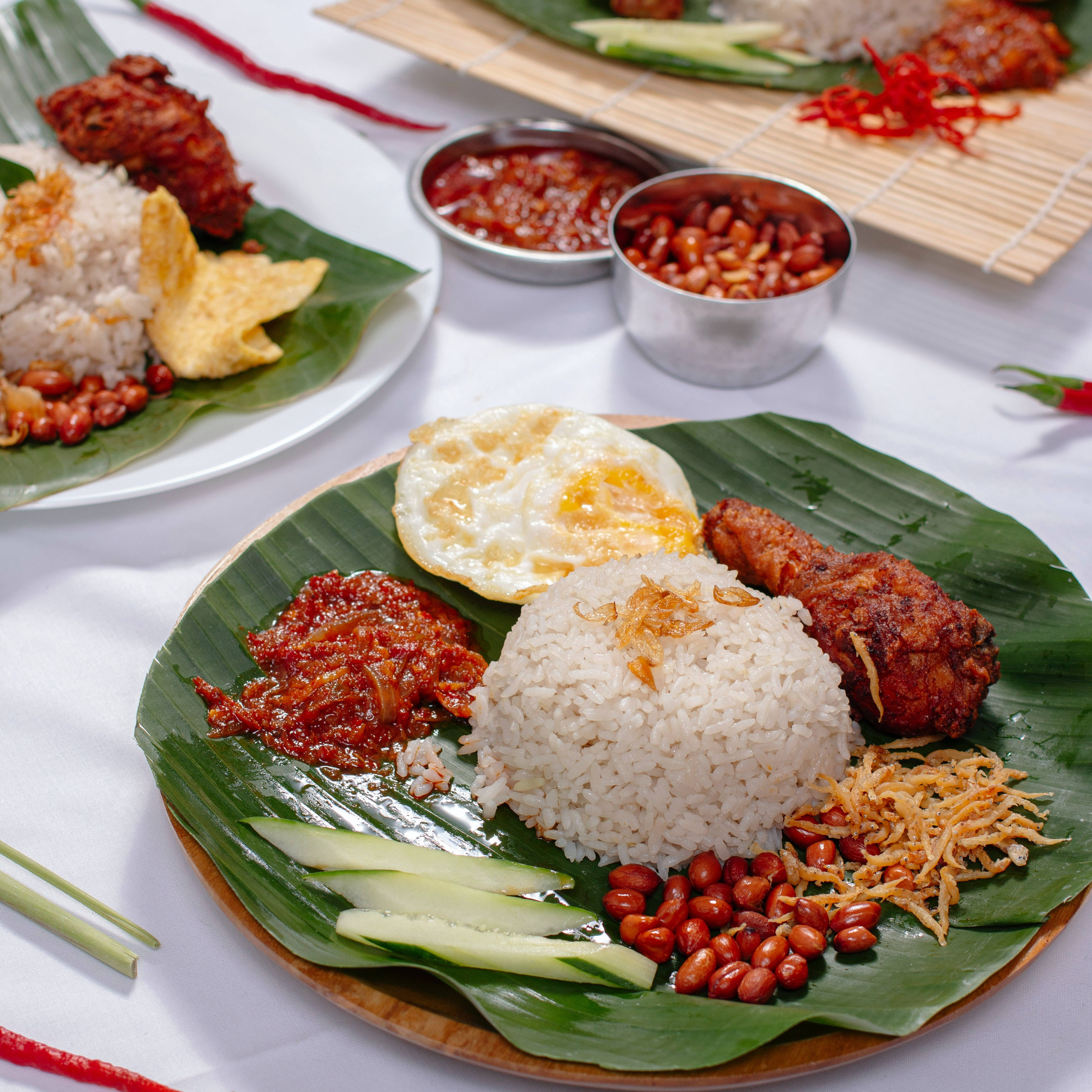 nasi lemak, banana leaf, fried chicken, 2K Desktop Wallpaper